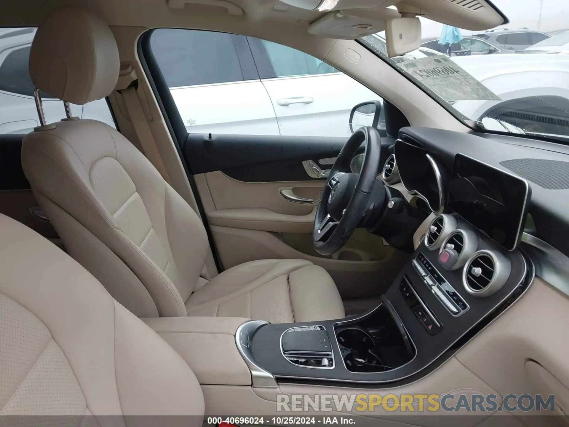 5 Photograph of a damaged car W1N0G8DB8LF814722 MERCEDES-BENZ GLC 300 2020