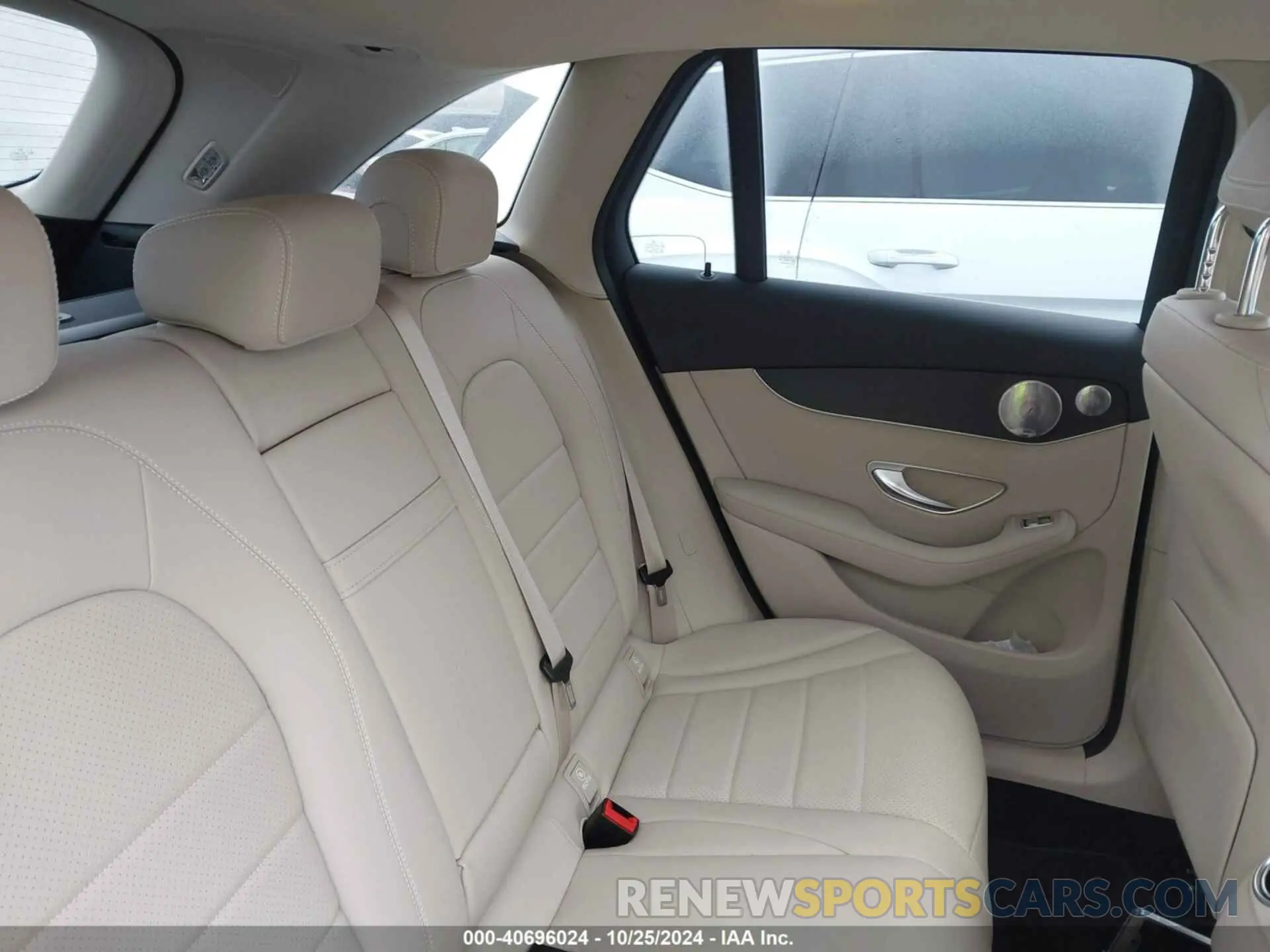 8 Photograph of a damaged car W1N0G8DB8LF814722 MERCEDES-BENZ GLC 300 2020