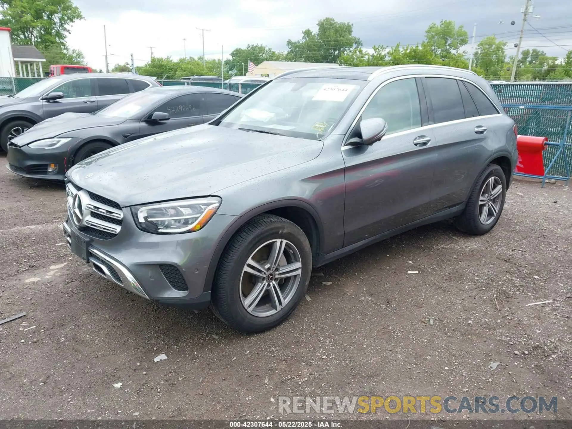 2 Photograph of a damaged car W1N0G8EB2LF815668 MERCEDES-BENZ GLC 300 2020