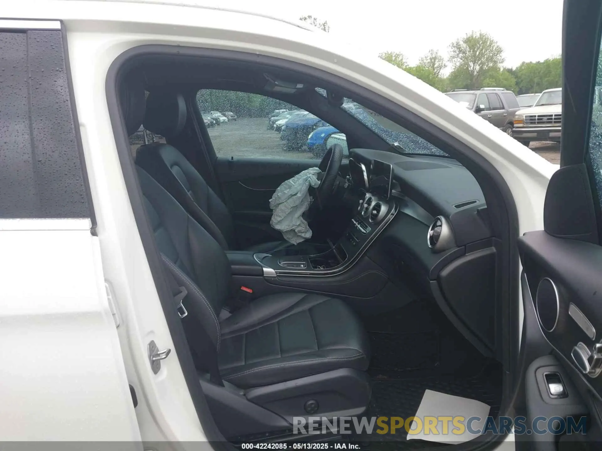 5 Photograph of a damaged car W1N0G8EB3LF813010 MERCEDES-BENZ GLC 300 2020