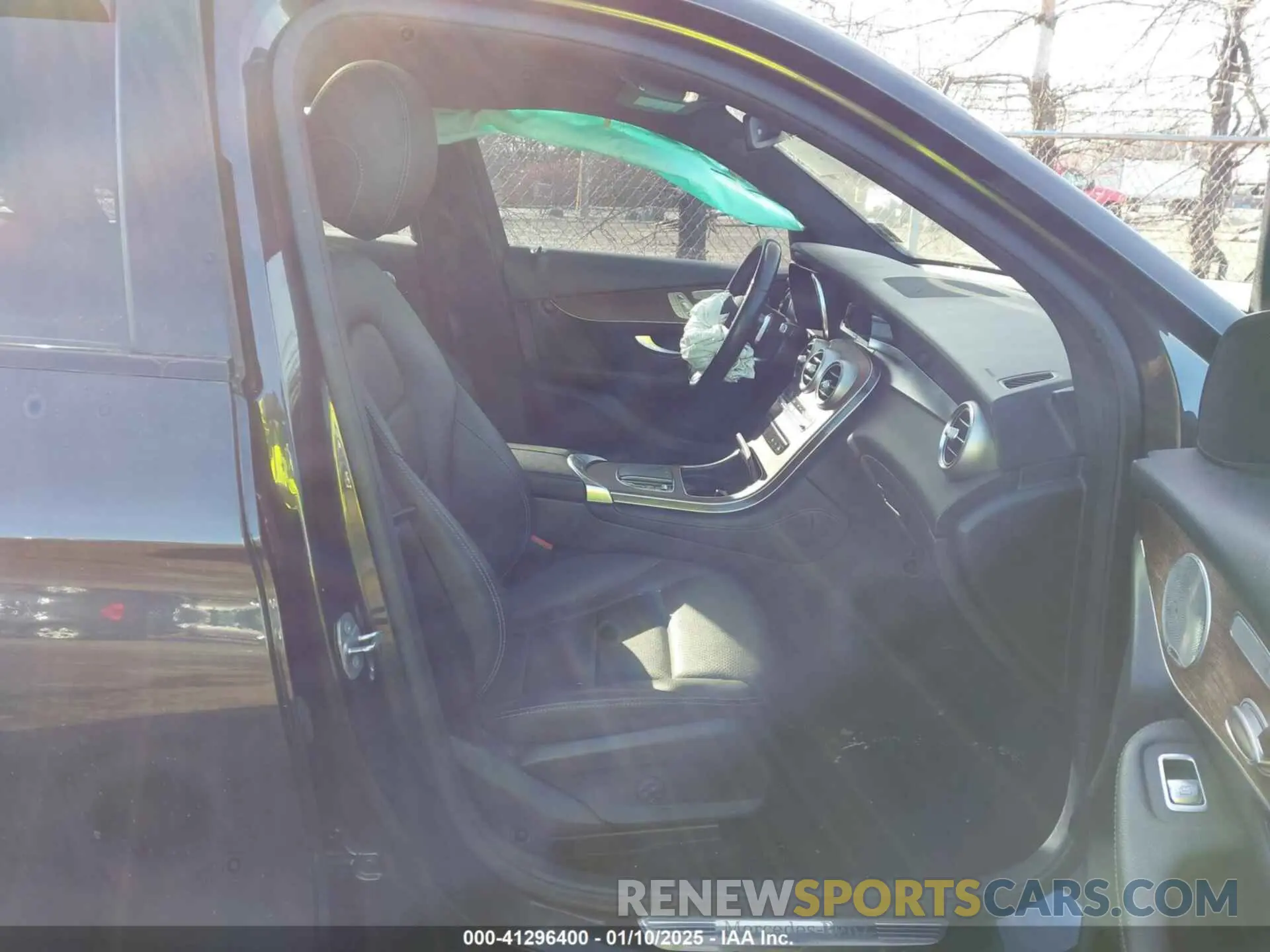5 Photograph of a damaged car W1N0G8EB3LF815887 MERCEDES-BENZ GLC 300 2020
