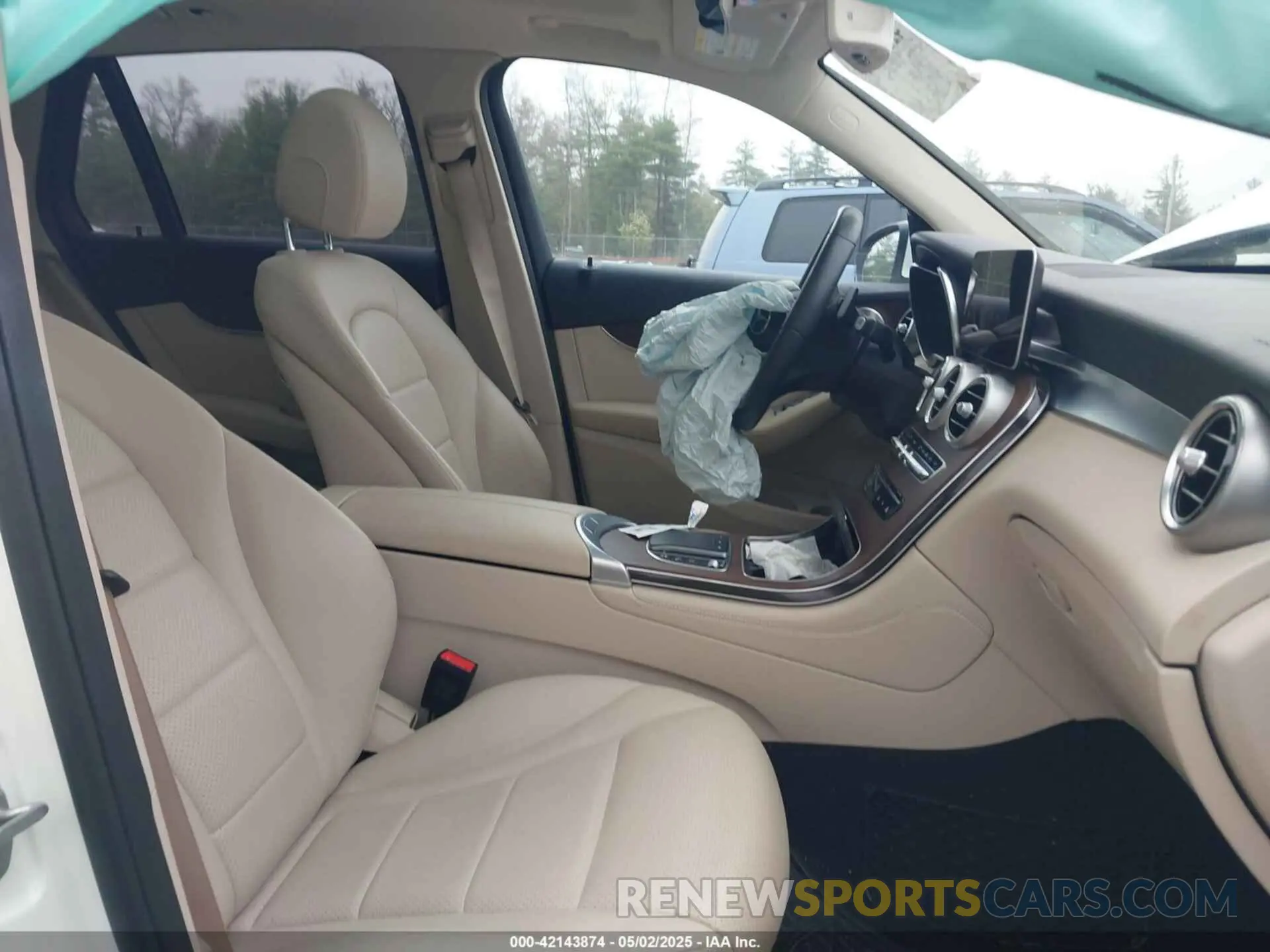 5 Photograph of a damaged car W1N0G8EB3LF850722 MERCEDES-BENZ GLC 300 2020