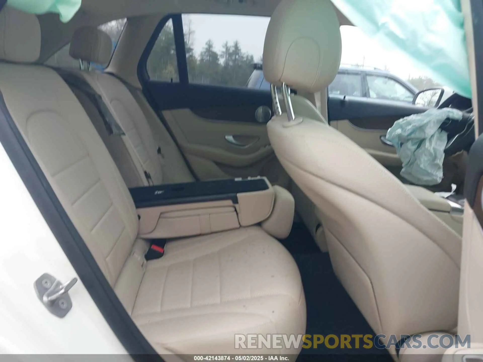 8 Photograph of a damaged car W1N0G8EB3LF850722 MERCEDES-BENZ GLC 300 2020