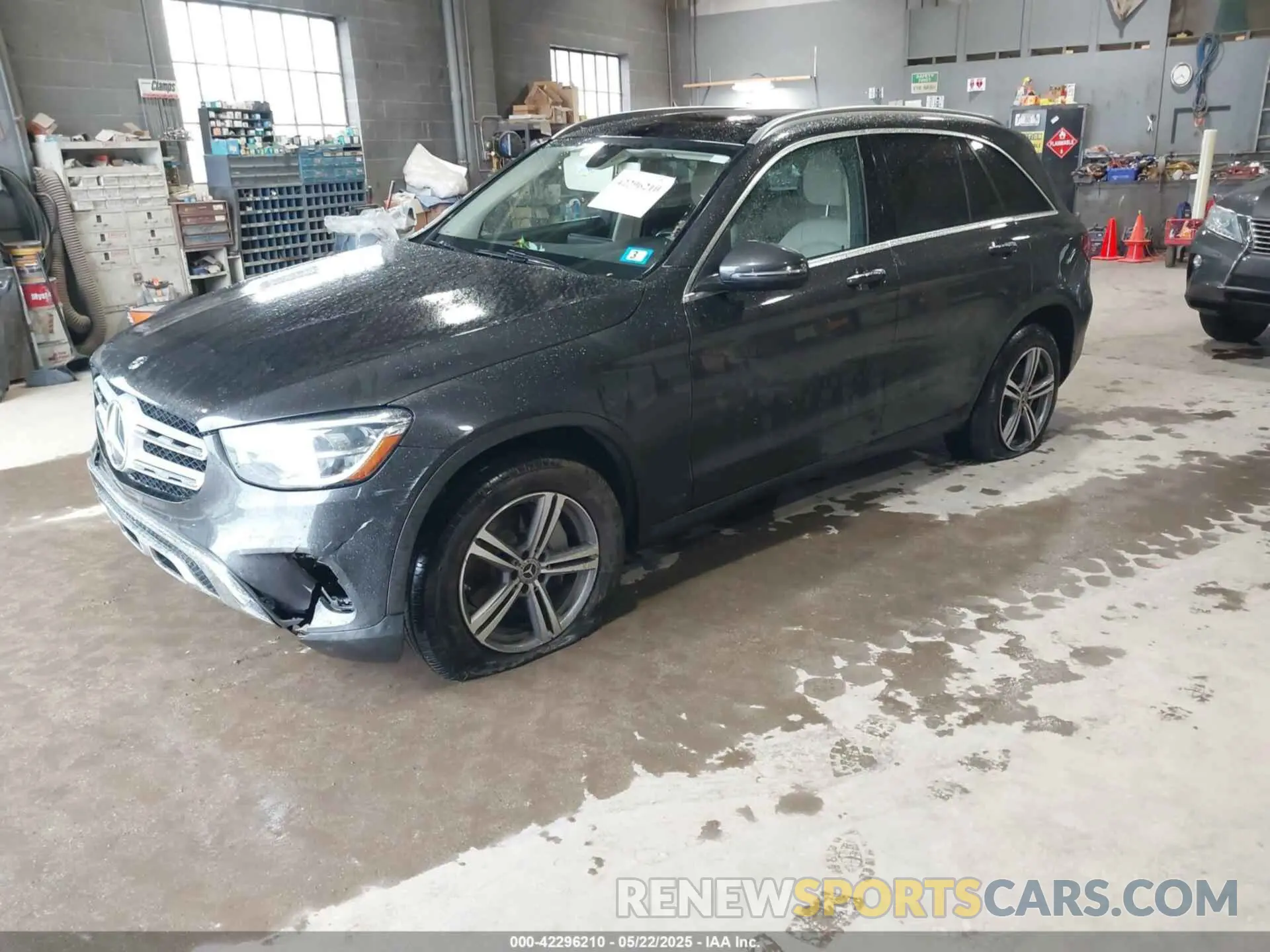 2 Photograph of a damaged car W1N0G8EB4LF841883 MERCEDES-BENZ GLC 300 2020