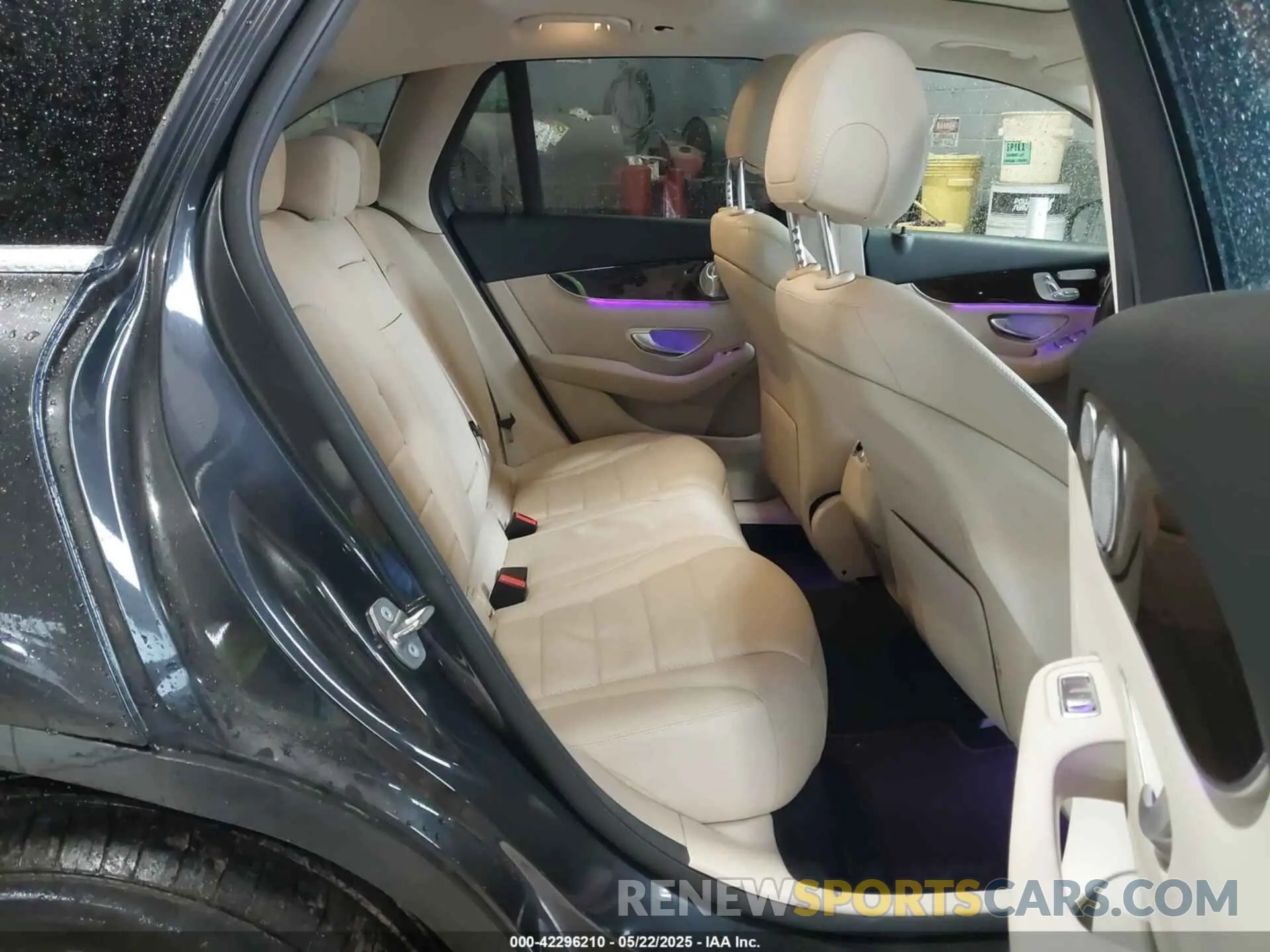 8 Photograph of a damaged car W1N0G8EB4LF841883 MERCEDES-BENZ GLC 300 2020