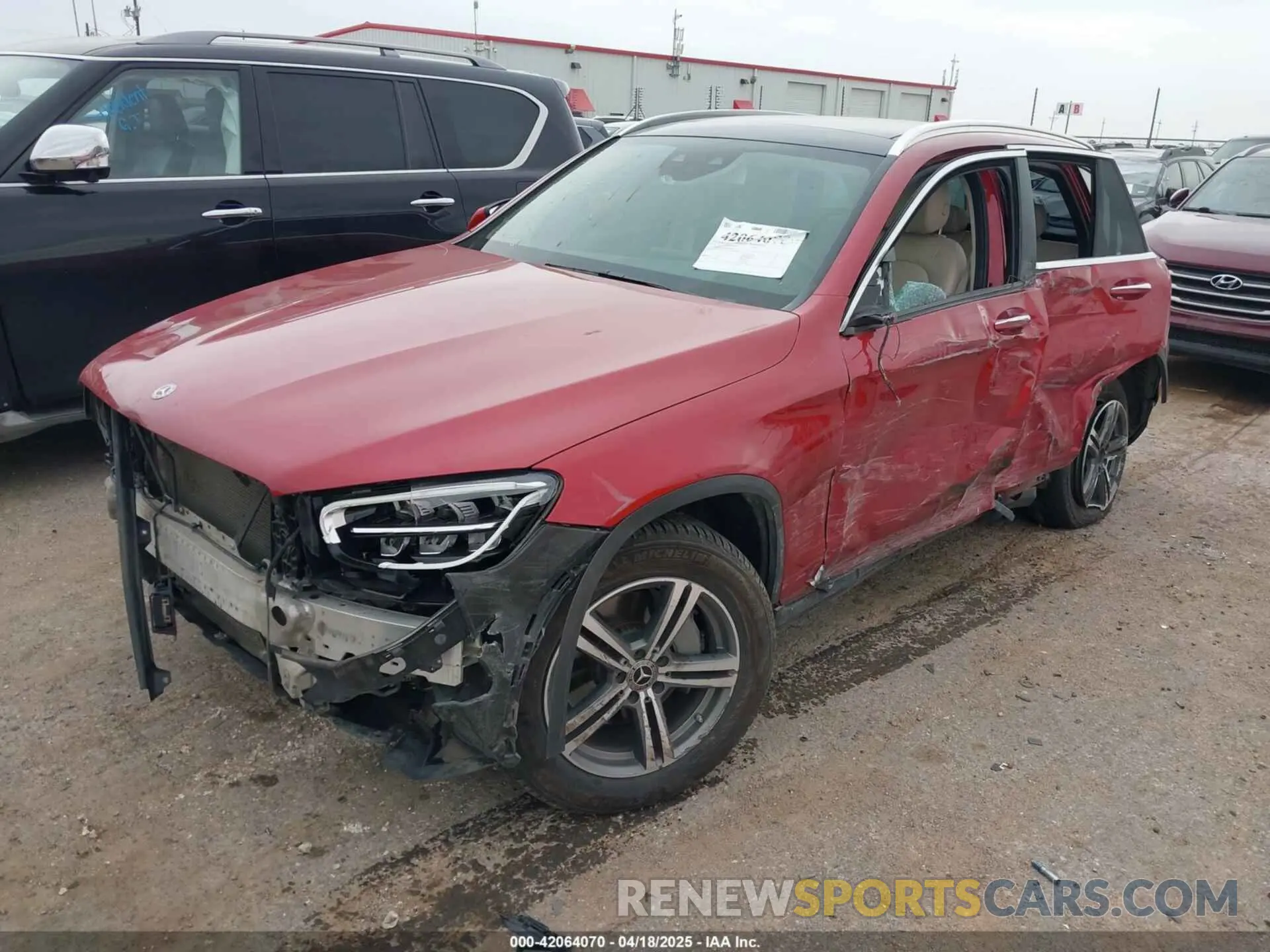 2 Photograph of a damaged car W1N0G8EB8LF761535 MERCEDES-BENZ GLC 300 2020
