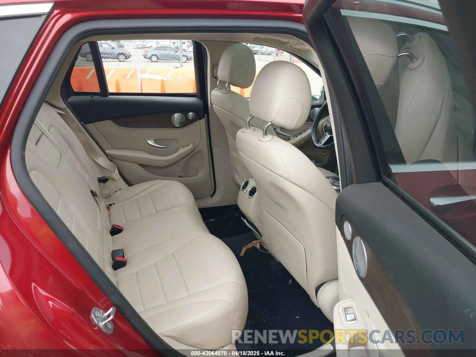 8 Photograph of a damaged car W1N0G8EB8LF761535 MERCEDES-BENZ GLC 300 2020