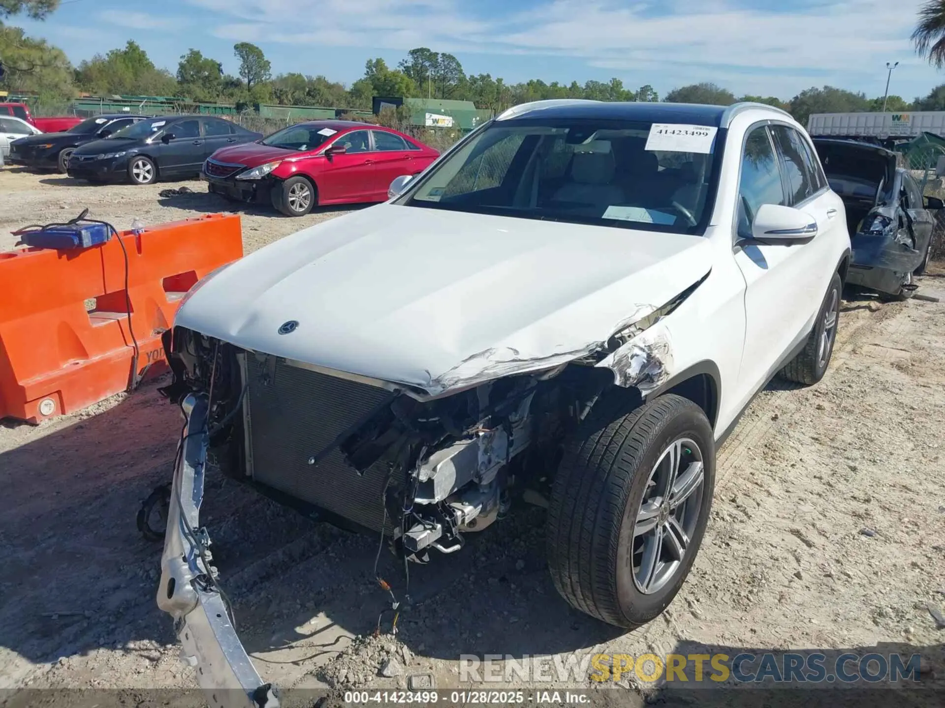 2 Photograph of a damaged car W1N0G8EB8LF763740 MERCEDES-BENZ GLC 300 2020