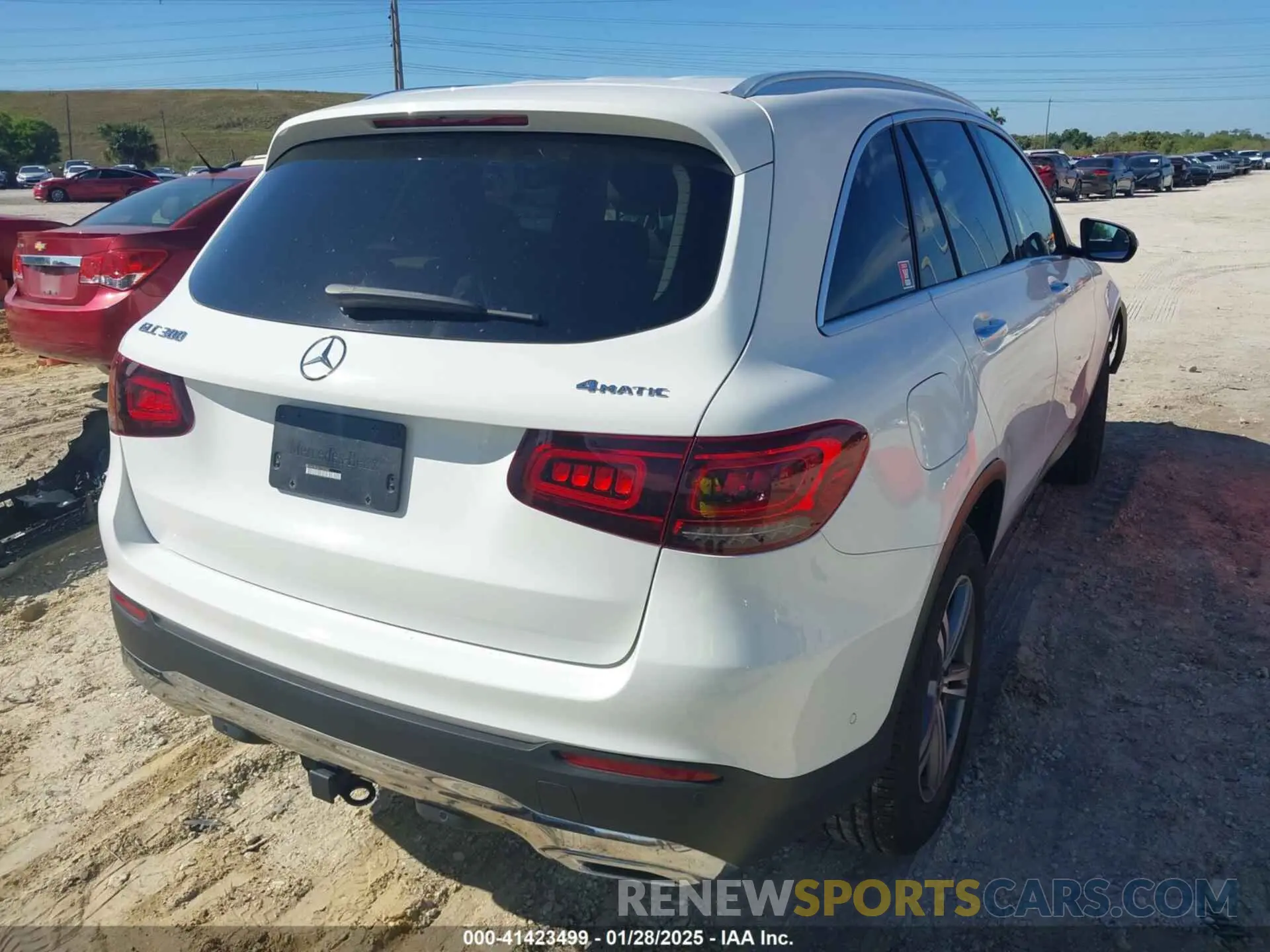 4 Photograph of a damaged car W1N0G8EB8LF763740 MERCEDES-BENZ GLC 300 2020