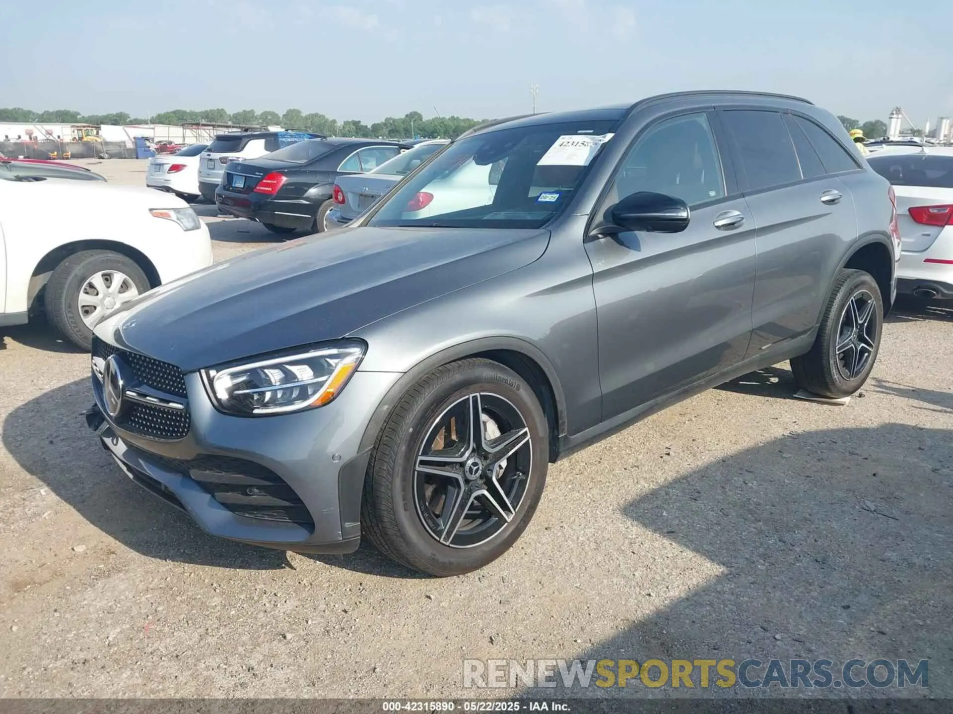 2 Photograph of a damaged car W1N0G8EB8LF845533 MERCEDES-BENZ GLC 300 2020
