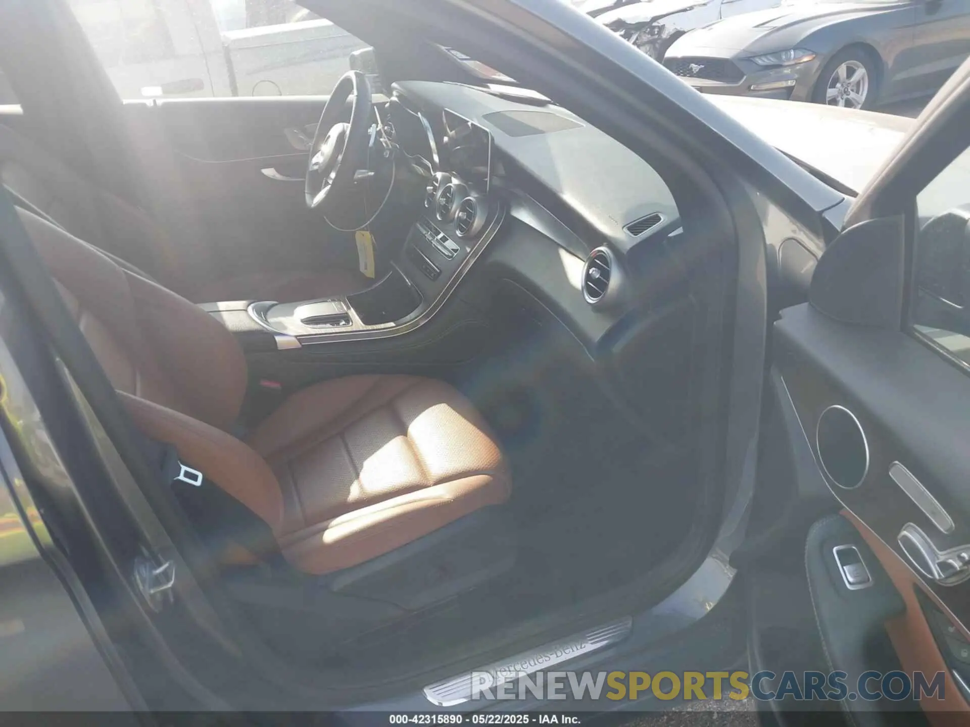5 Photograph of a damaged car W1N0G8EB8LF845533 MERCEDES-BENZ GLC 300 2020