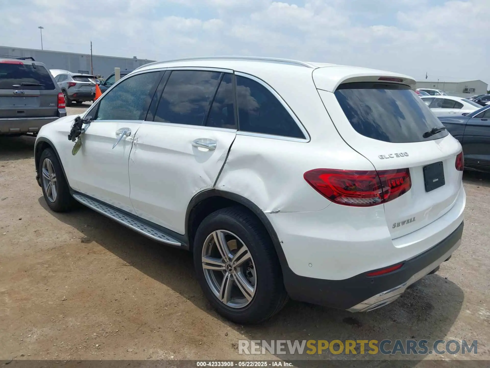 3 Photograph of a damaged car W1N0G8EB8LF856144 MERCEDES-BENZ GLC 300 2020