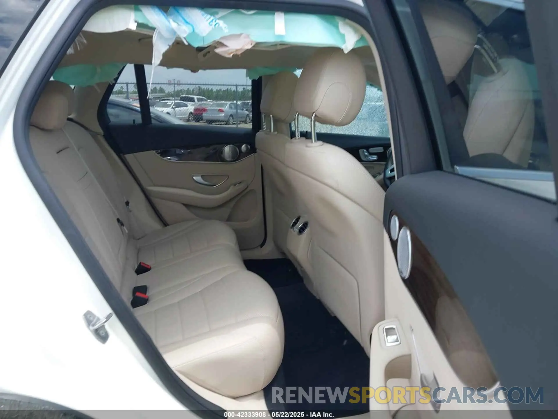 8 Photograph of a damaged car W1N0G8EB8LF856144 MERCEDES-BENZ GLC 300 2020