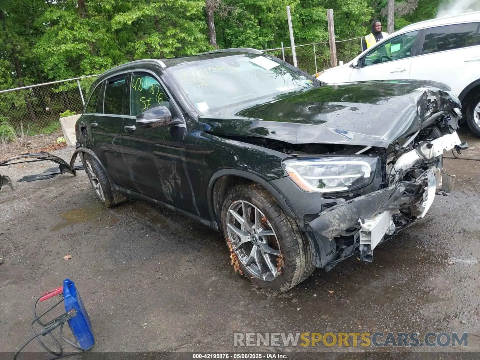 1 Photograph of a damaged car W1N0G8EB9LF817921 MERCEDES-BENZ GLC 300 2020