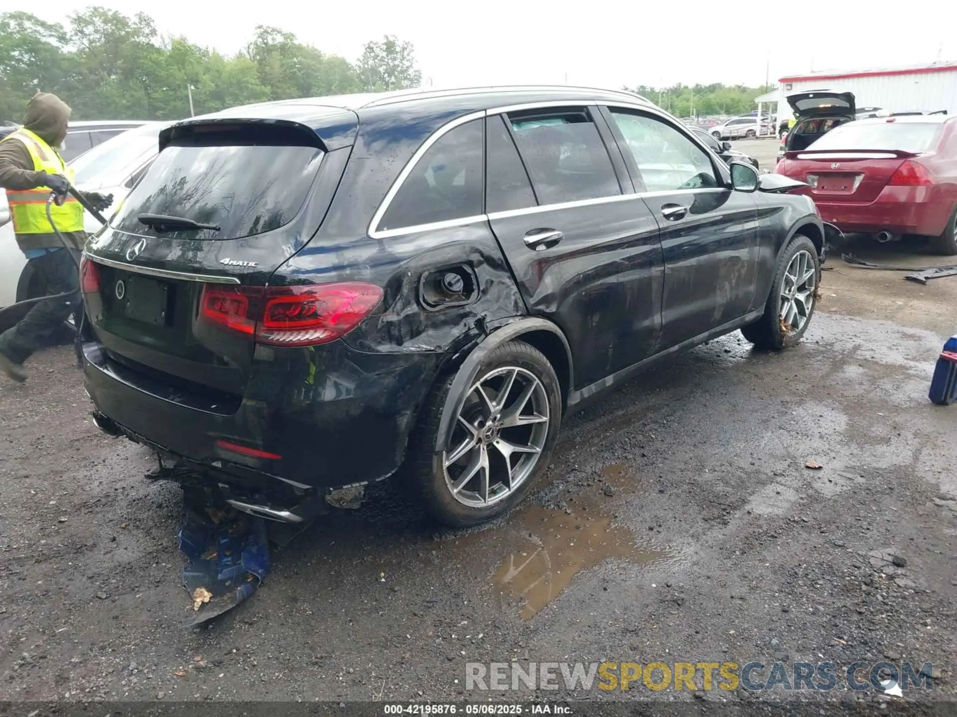 4 Photograph of a damaged car W1N0G8EB9LF817921 MERCEDES-BENZ GLC 300 2020