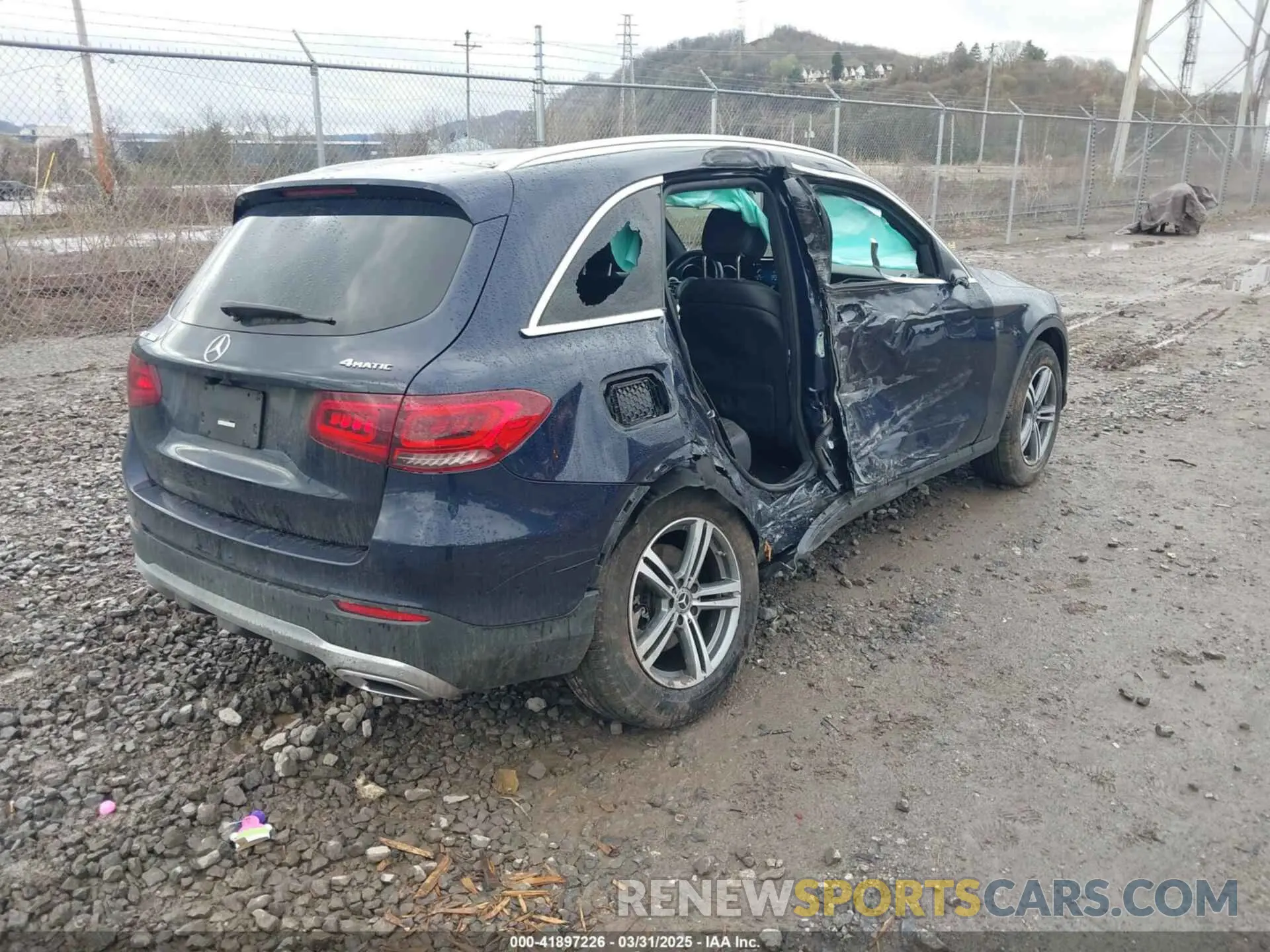 4 Photograph of a damaged car W1N0G8EBXLF774643 MERCEDES-BENZ GLC 300 2020