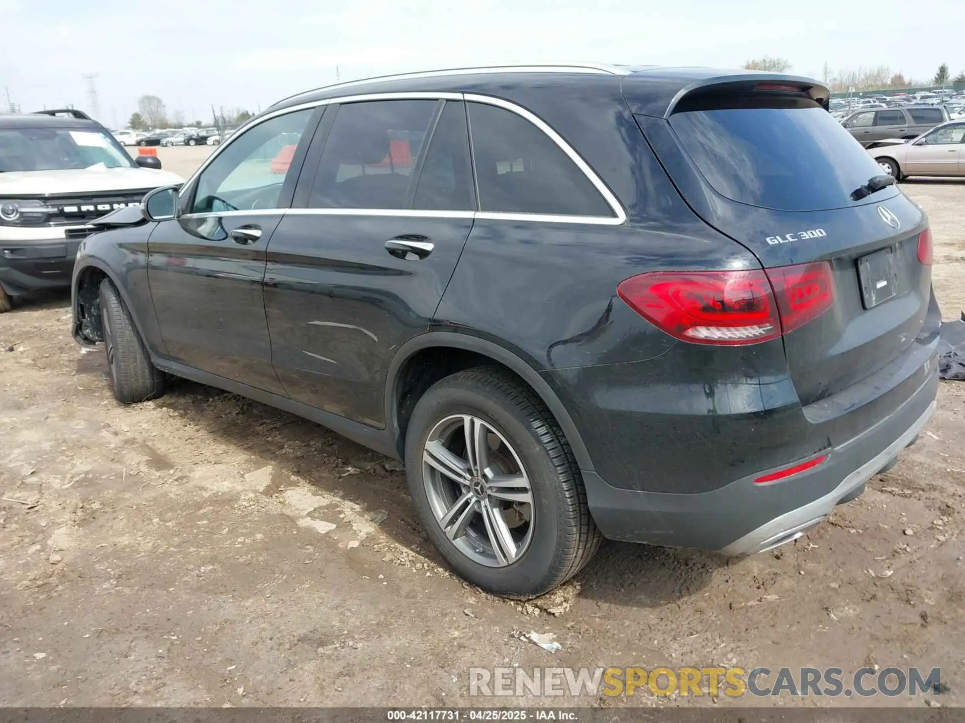 3 Photograph of a damaged car W1N0G8EBXLF853441 MERCEDES-BENZ GLC 300 2020