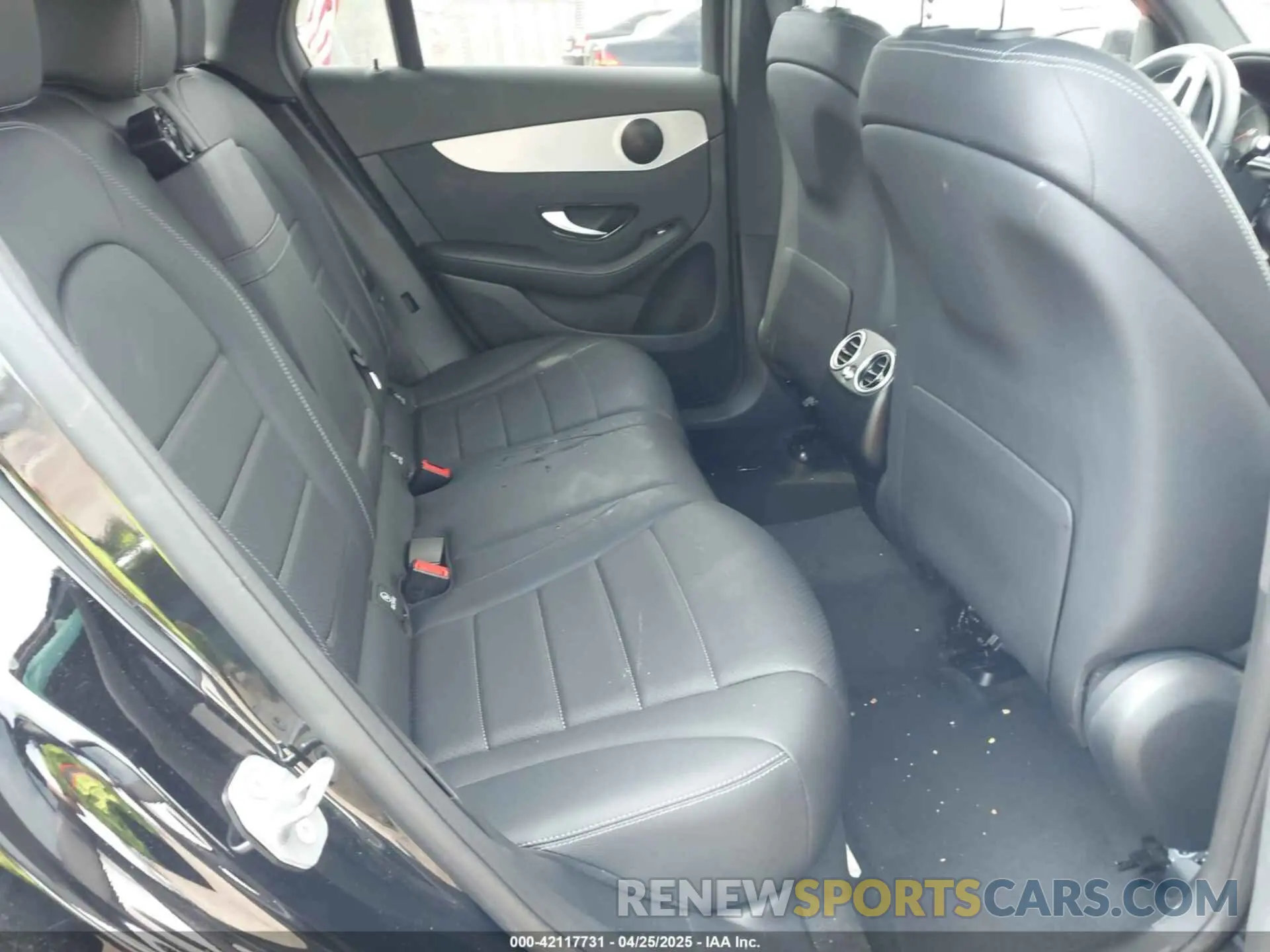8 Photograph of a damaged car W1N0G8EBXLF853441 MERCEDES-BENZ GLC 300 2020