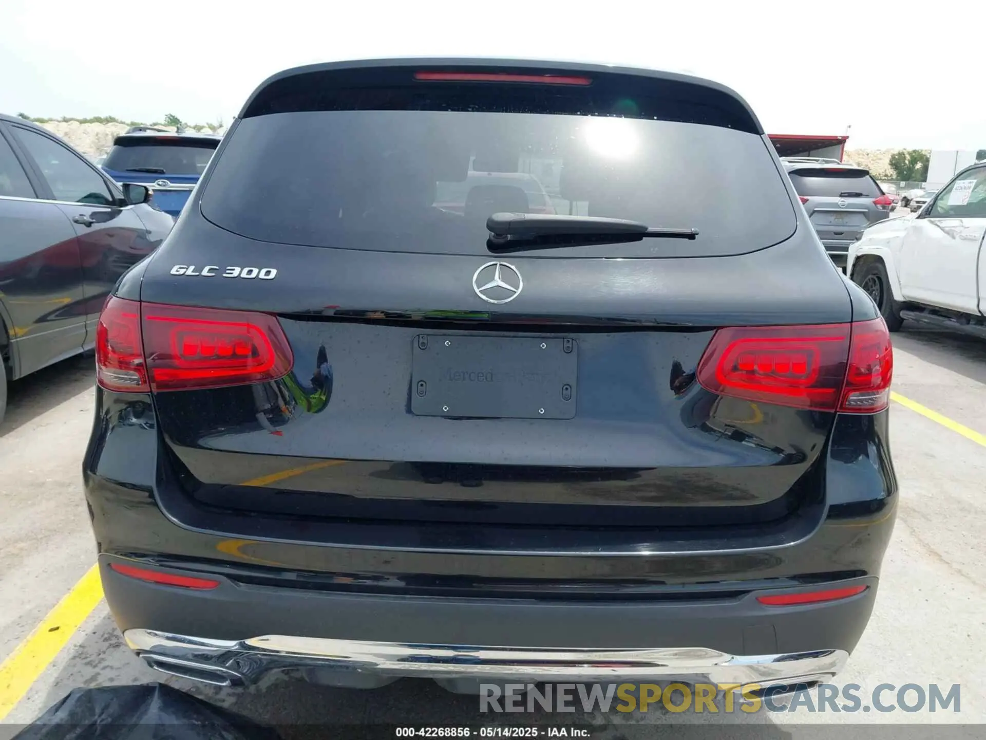 16 Photograph of a damaged car WDC0G8DB0LF688020 MERCEDES-BENZ GLC 300 2020