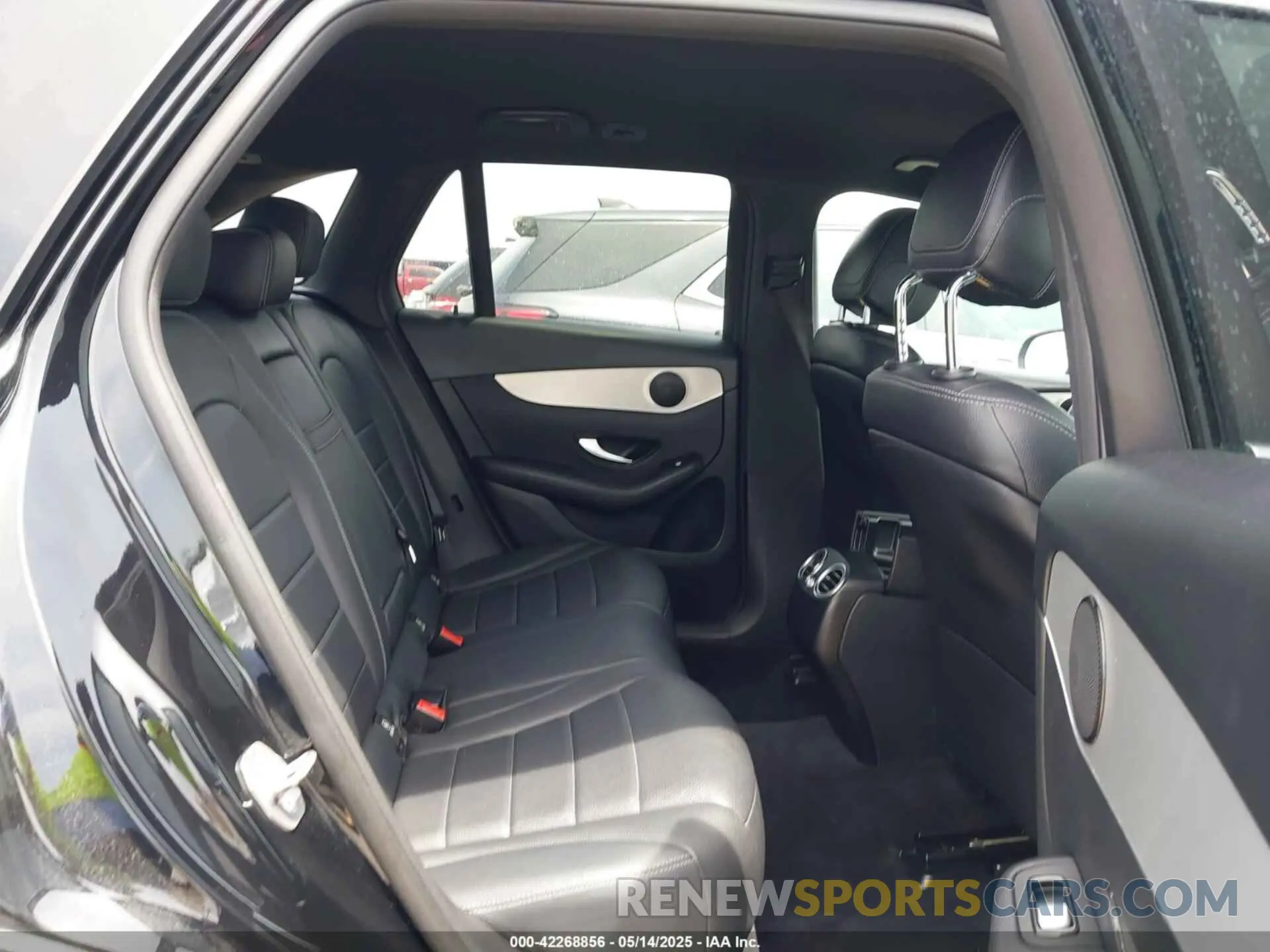 8 Photograph of a damaged car WDC0G8DB0LF688020 MERCEDES-BENZ GLC 300 2020