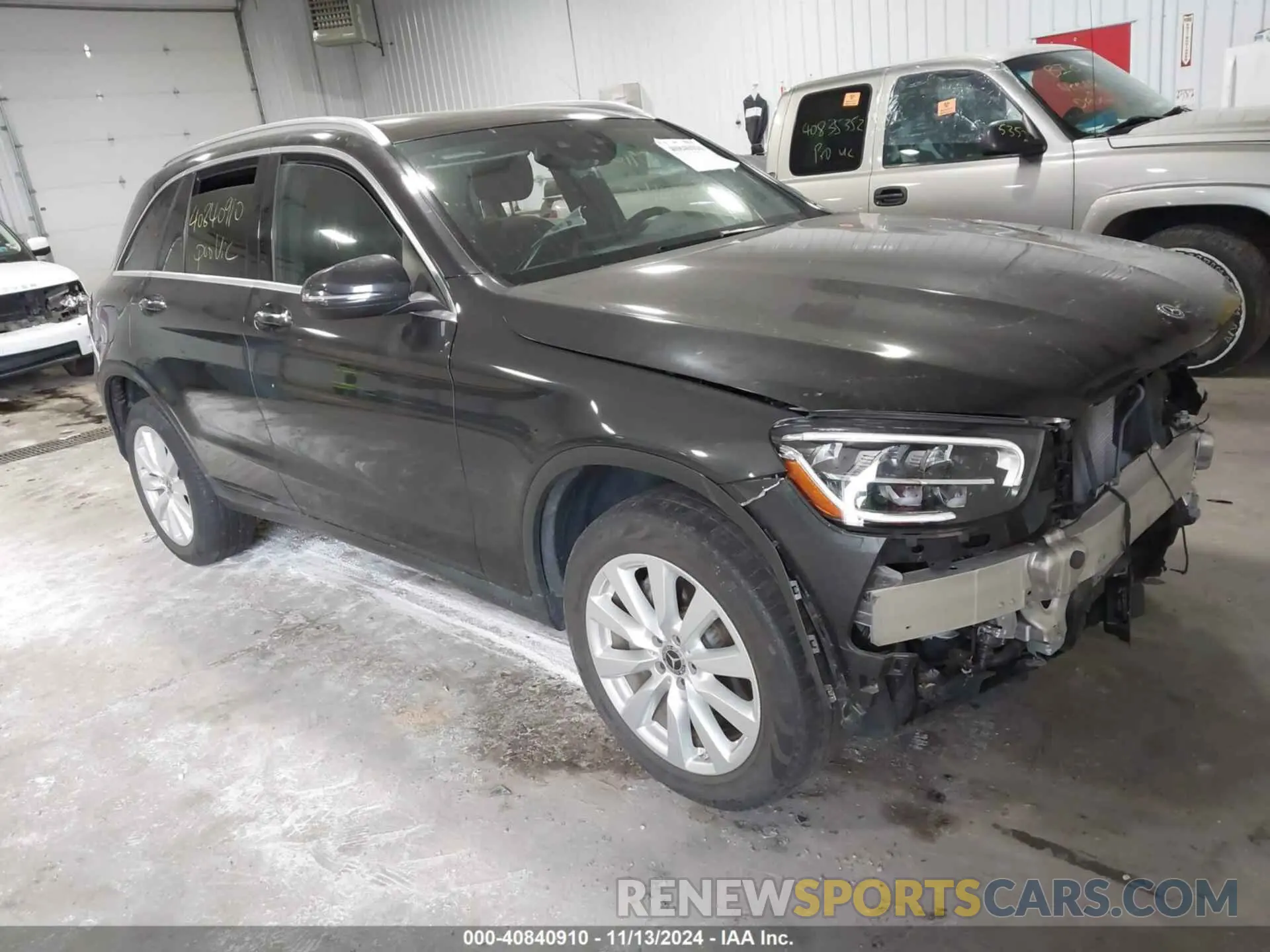 1 Photograph of a damaged car WDC0G8DB1LF700305 MERCEDES-BENZ GLC 300 2020