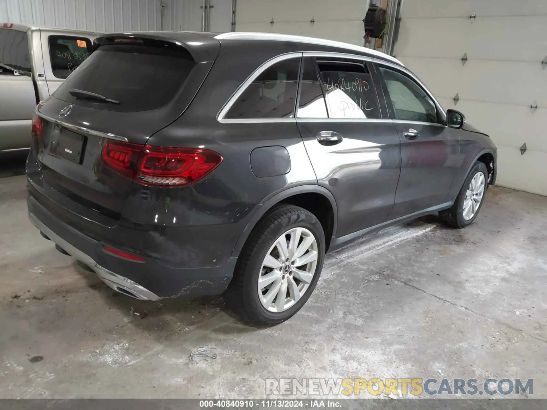 4 Photograph of a damaged car WDC0G8DB1LF700305 MERCEDES-BENZ GLC 300 2020