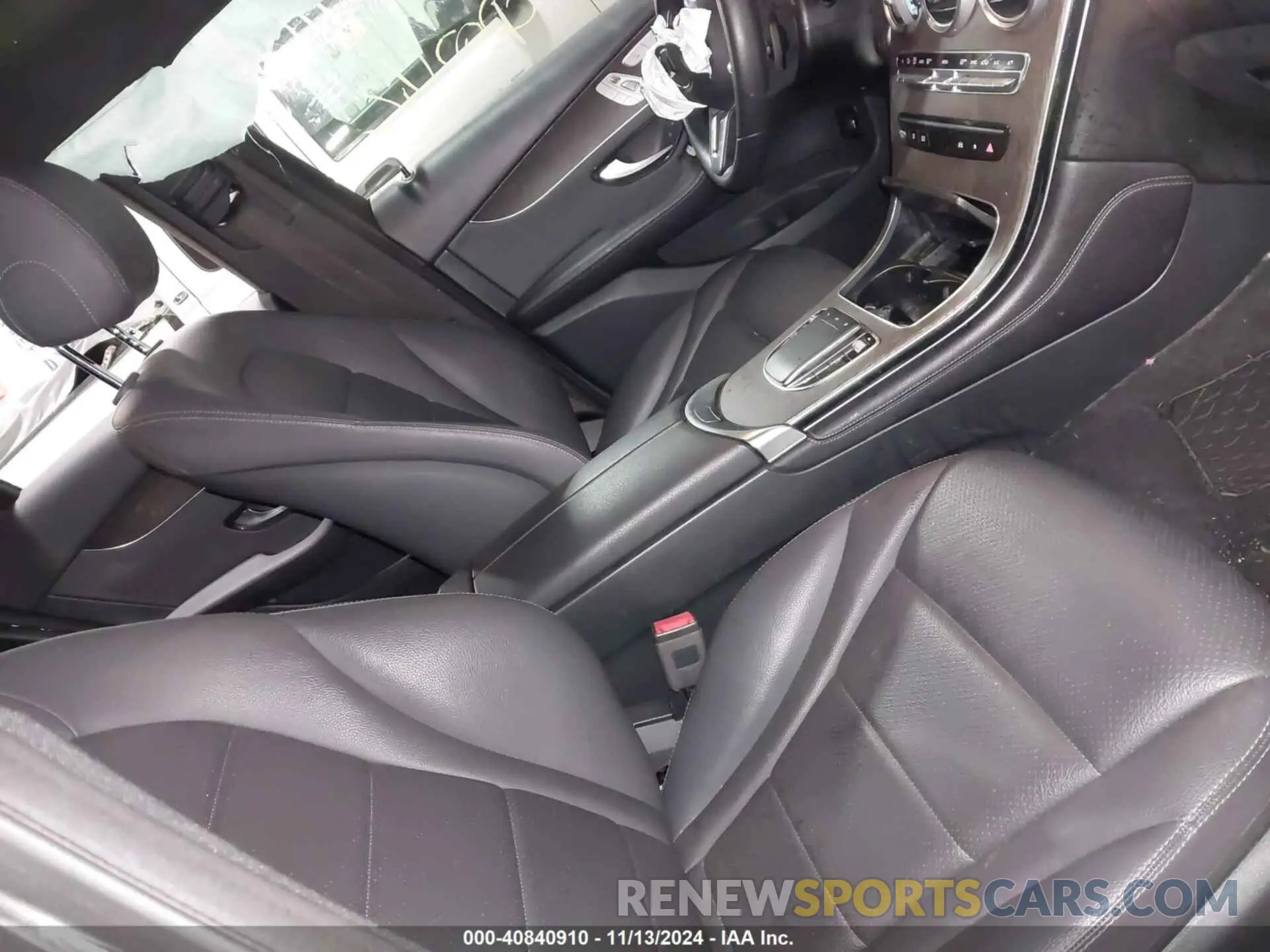 5 Photograph of a damaged car WDC0G8DB1LF700305 MERCEDES-BENZ GLC 300 2020
