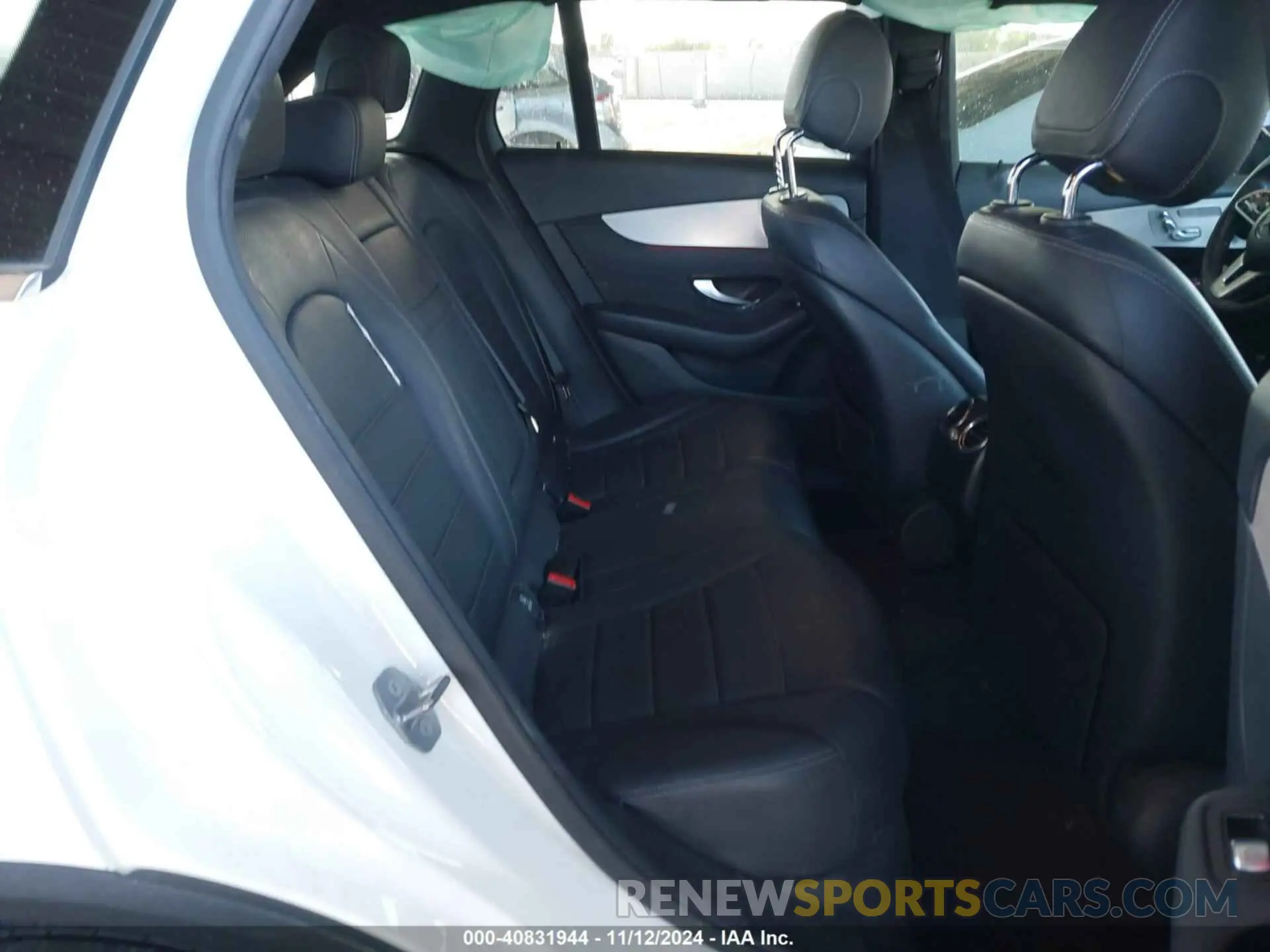 8 Photograph of a damaged car WDC0G8DB2LF697897 MERCEDES-BENZ GLC 300 2020