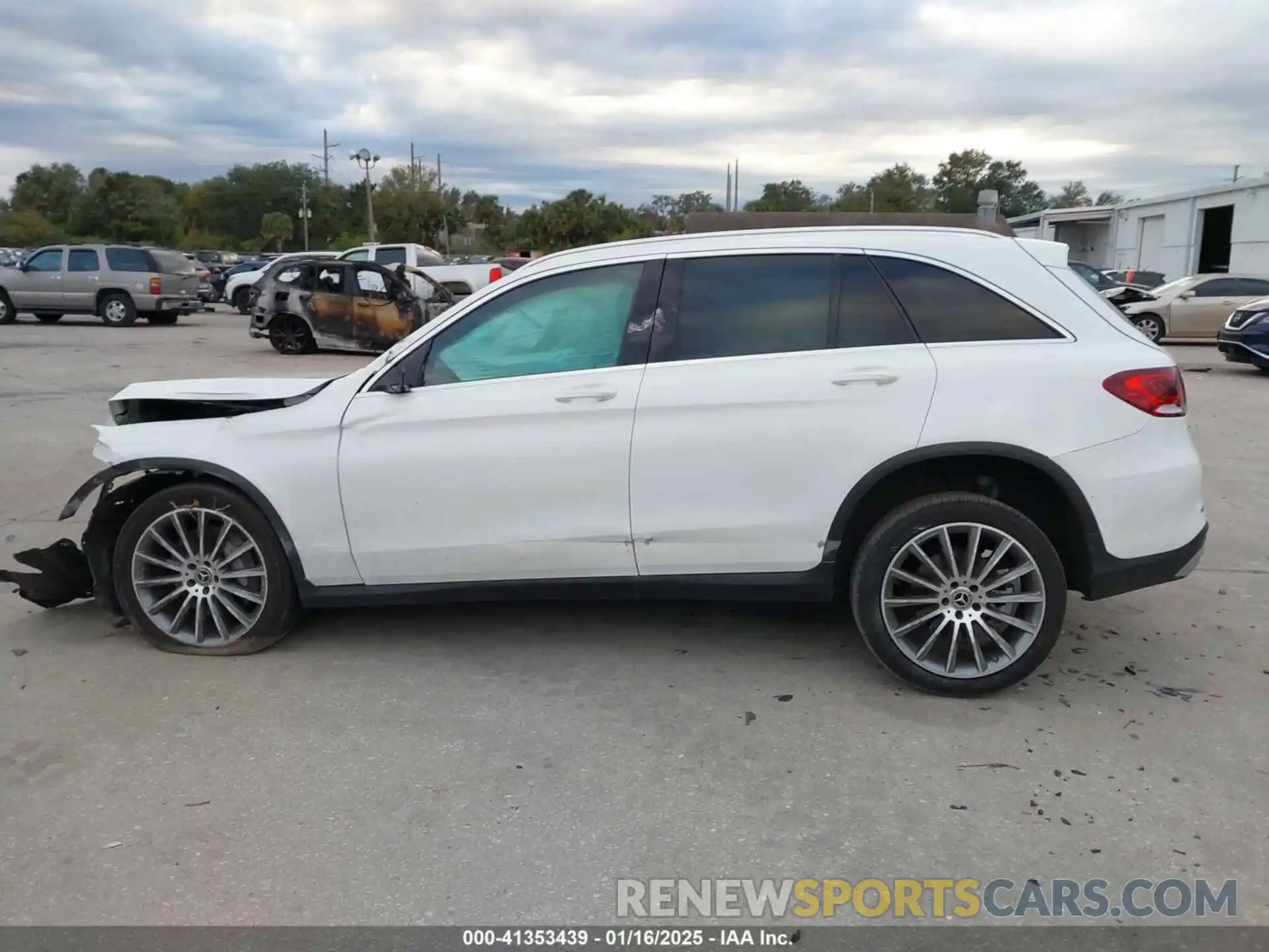 13 Photograph of a damaged car WDC0G8DB2LF739999 MERCEDES-BENZ GLC 300 2020