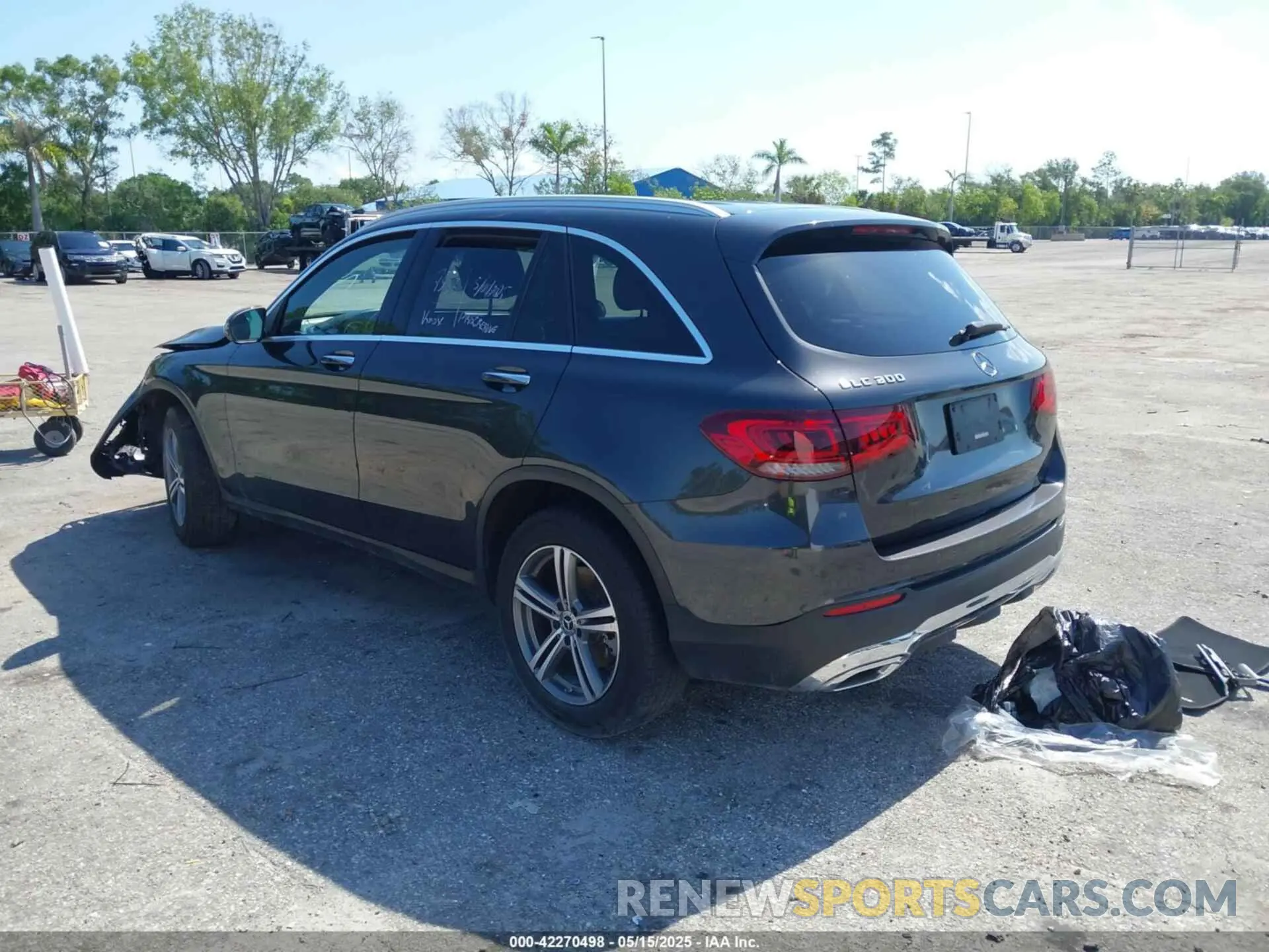 3 Photograph of a damaged car WDC0G8DB3LF715789 MERCEDES-BENZ GLC 300 2020