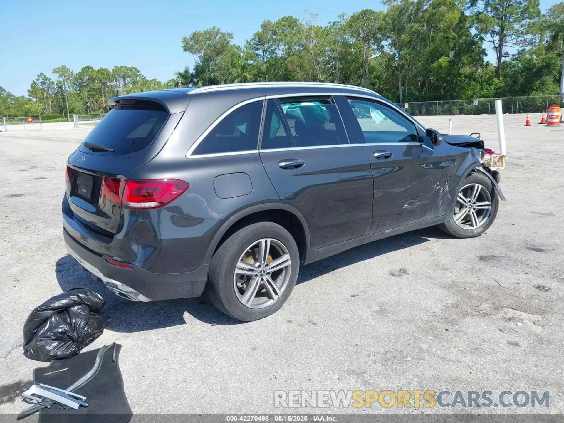 4 Photograph of a damaged car WDC0G8DB3LF715789 MERCEDES-BENZ GLC 300 2020
