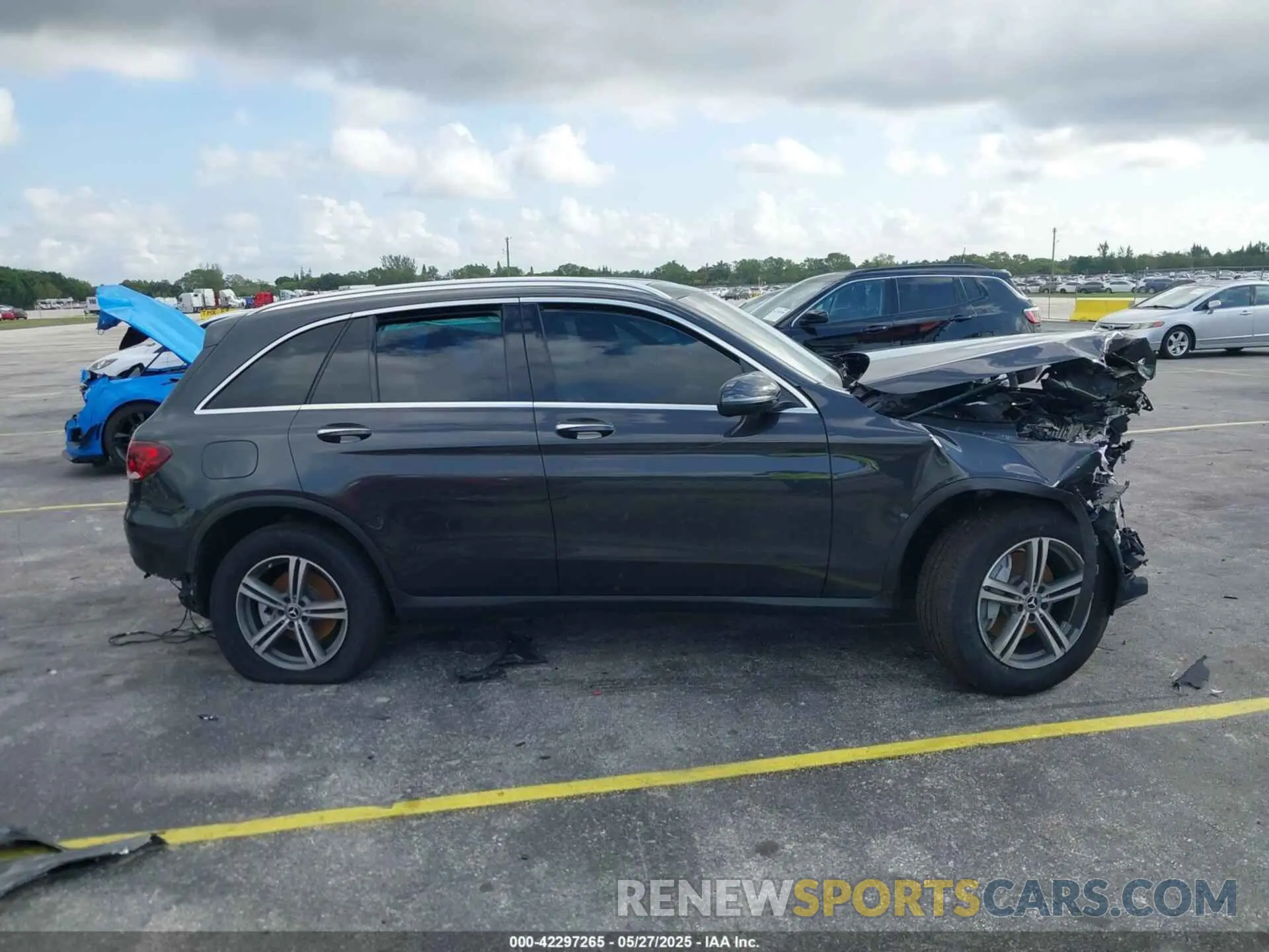 13 Photograph of a damaged car WDC0G8DB3LF738621 MERCEDES-BENZ GLC 300 2020