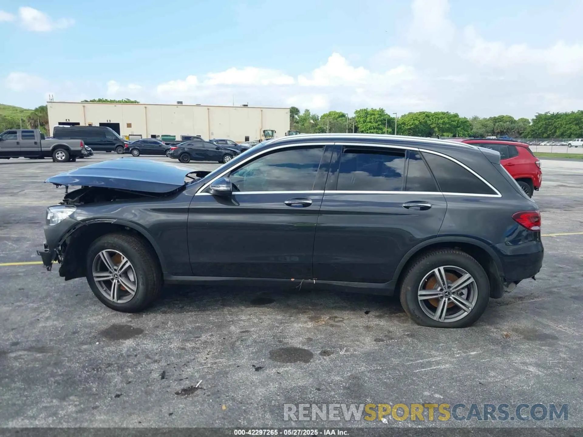 14 Photograph of a damaged car WDC0G8DB3LF738621 MERCEDES-BENZ GLC 300 2020