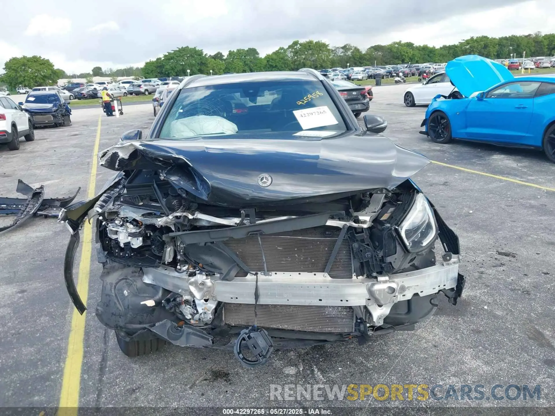 6 Photograph of a damaged car WDC0G8DB3LF738621 MERCEDES-BENZ GLC 300 2020