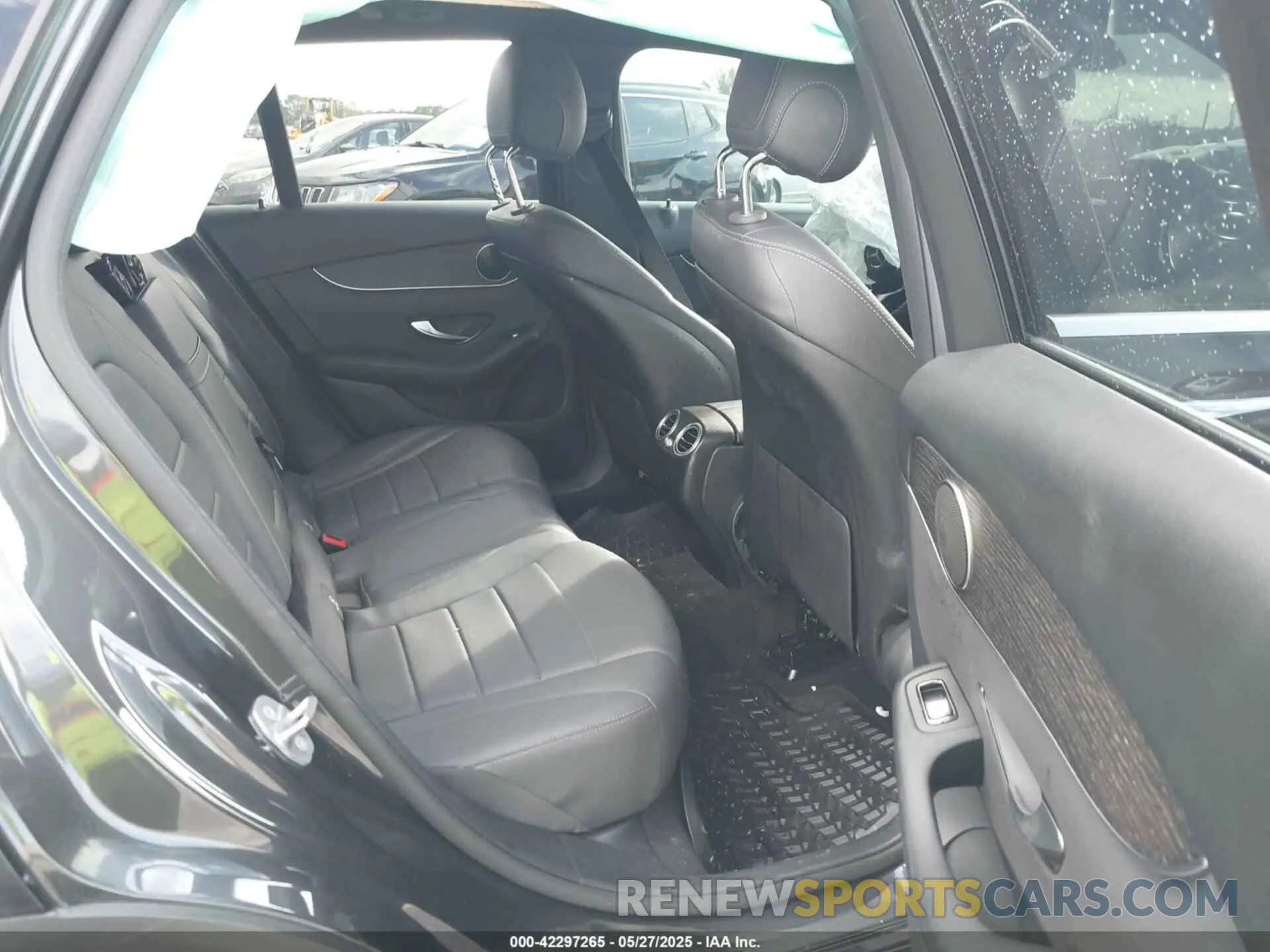 8 Photograph of a damaged car WDC0G8DB3LF738621 MERCEDES-BENZ GLC 300 2020