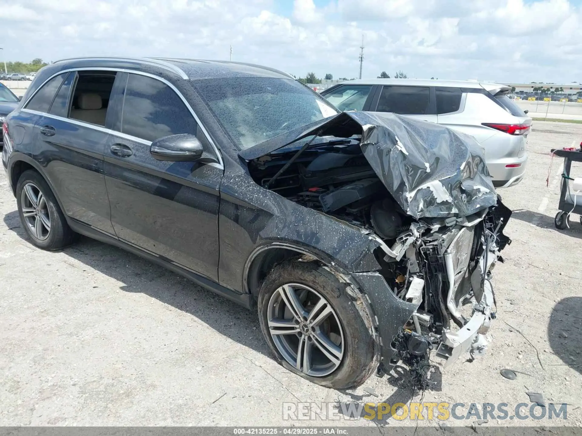 1 Photograph of a damaged car WDC0G8DB5LF715700 MERCEDES-BENZ GLC 300 2020