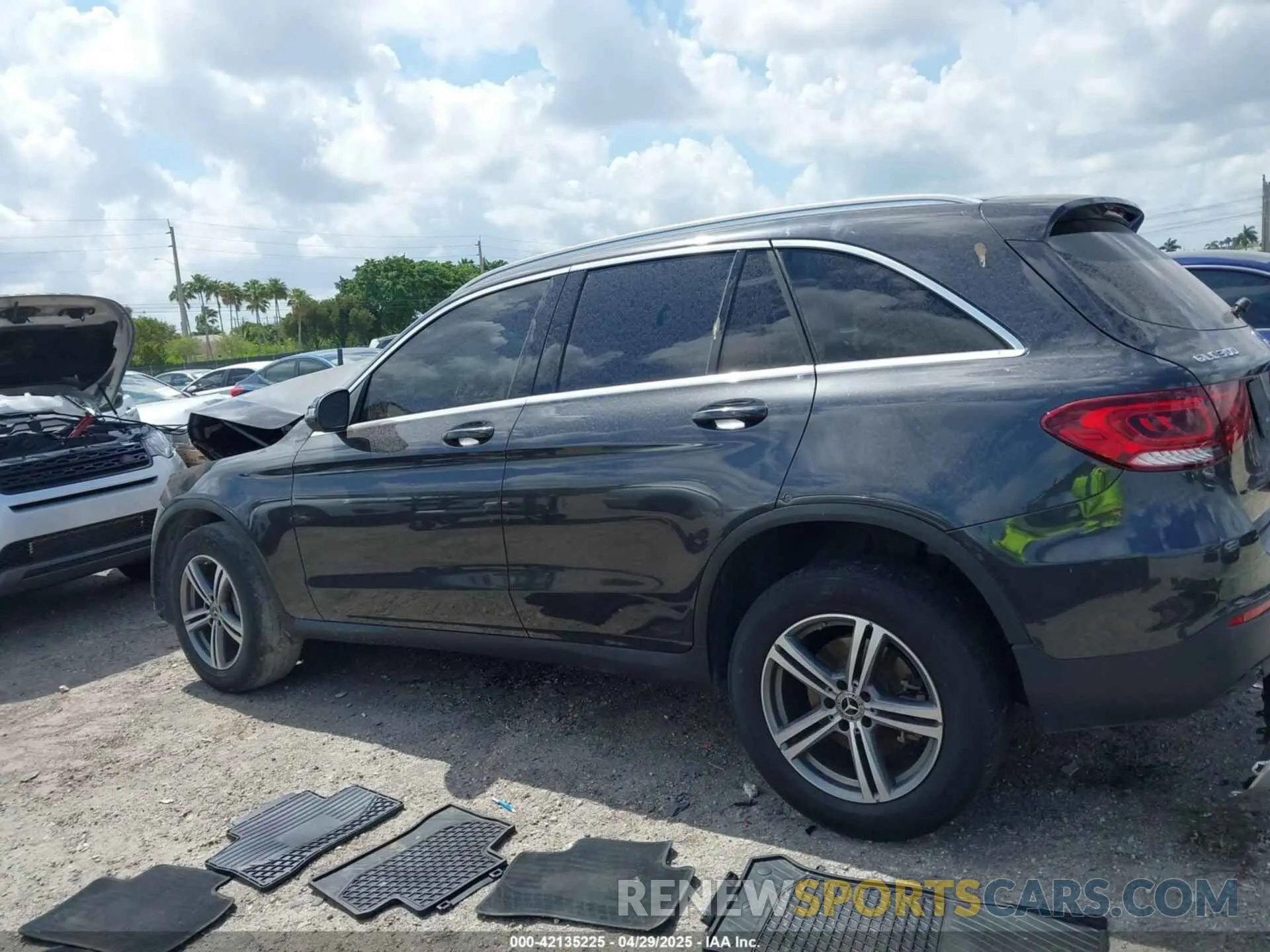 14 Photograph of a damaged car WDC0G8DB5LF715700 MERCEDES-BENZ GLC 300 2020