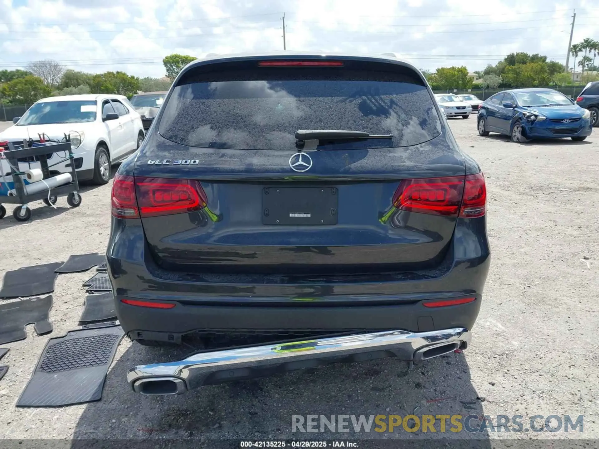 16 Photograph of a damaged car WDC0G8DB5LF715700 MERCEDES-BENZ GLC 300 2020