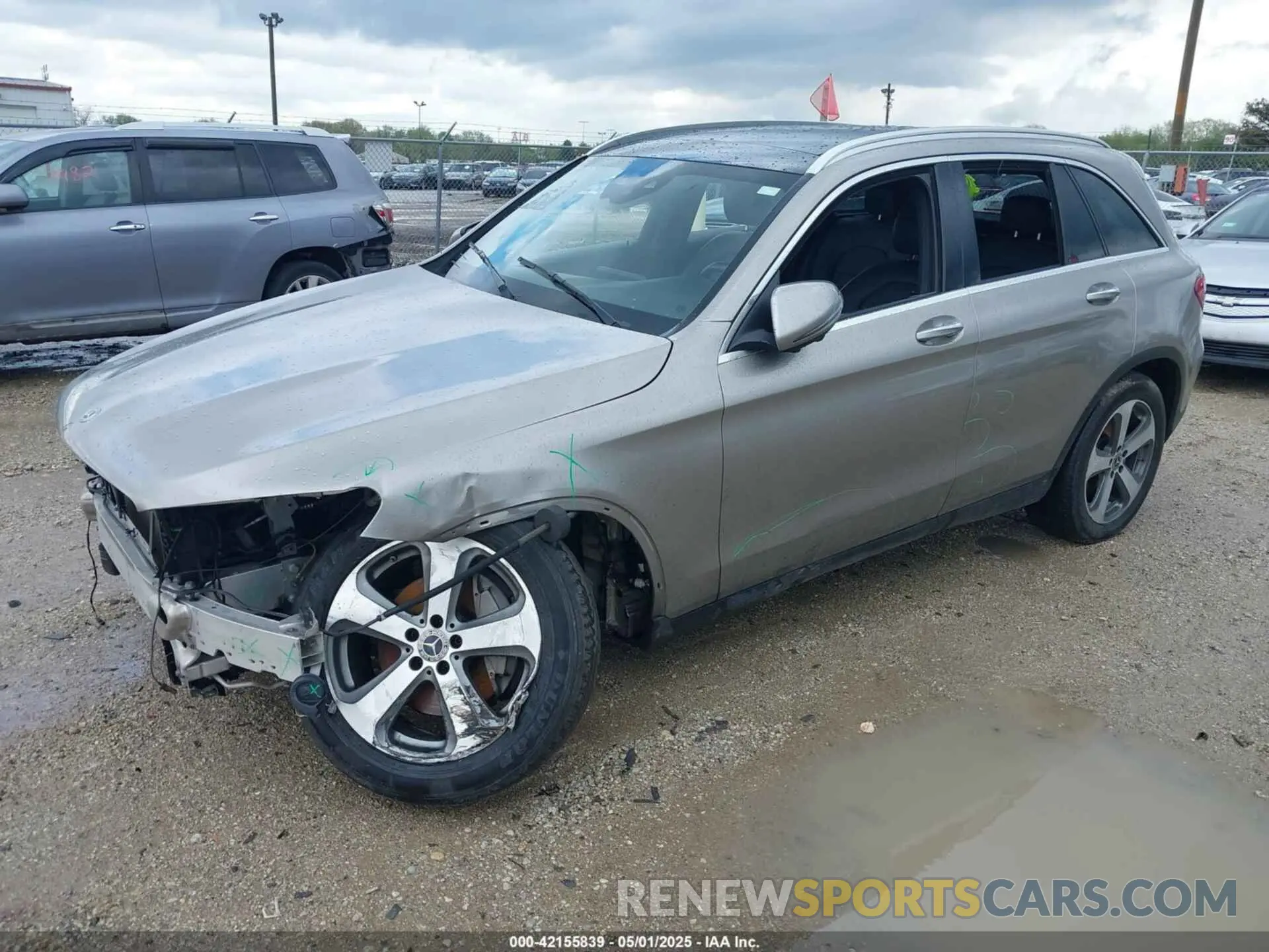 2 Photograph of a damaged car WDC0G8EB0LF687206 MERCEDES-BENZ GLC 300 2020
