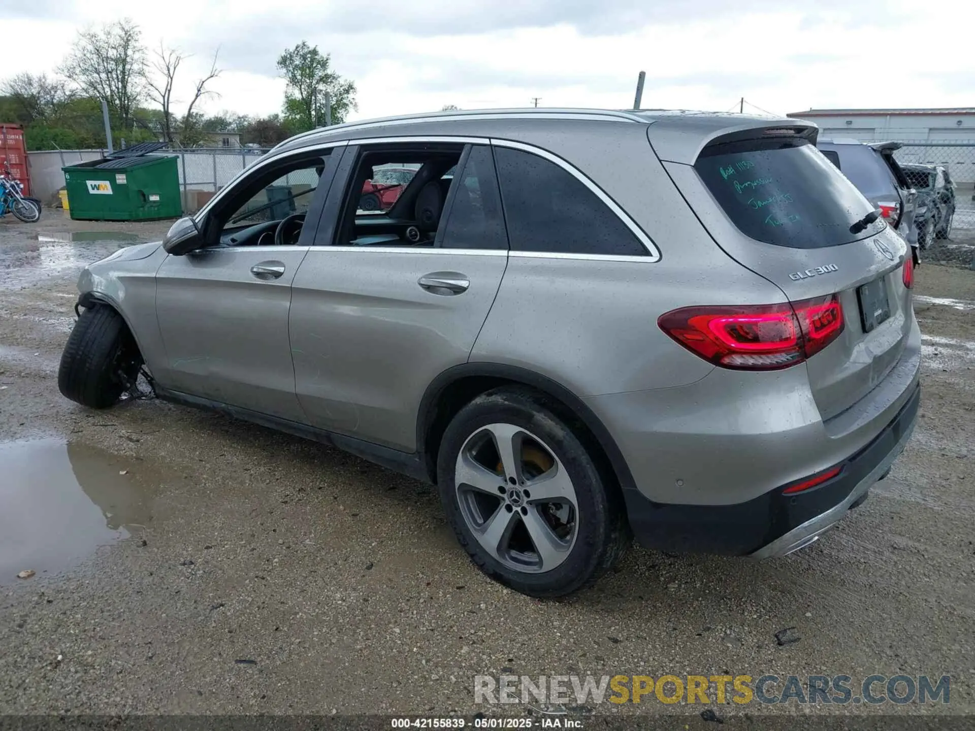 3 Photograph of a damaged car WDC0G8EB0LF687206 MERCEDES-BENZ GLC 300 2020