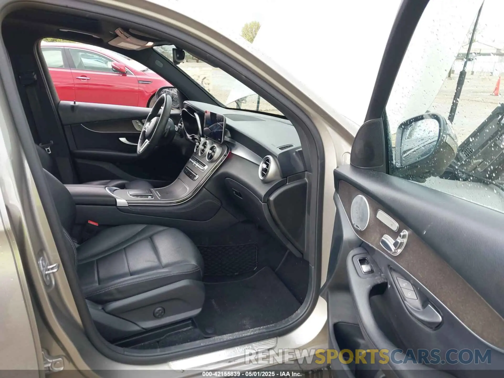 5 Photograph of a damaged car WDC0G8EB0LF687206 MERCEDES-BENZ GLC 300 2020