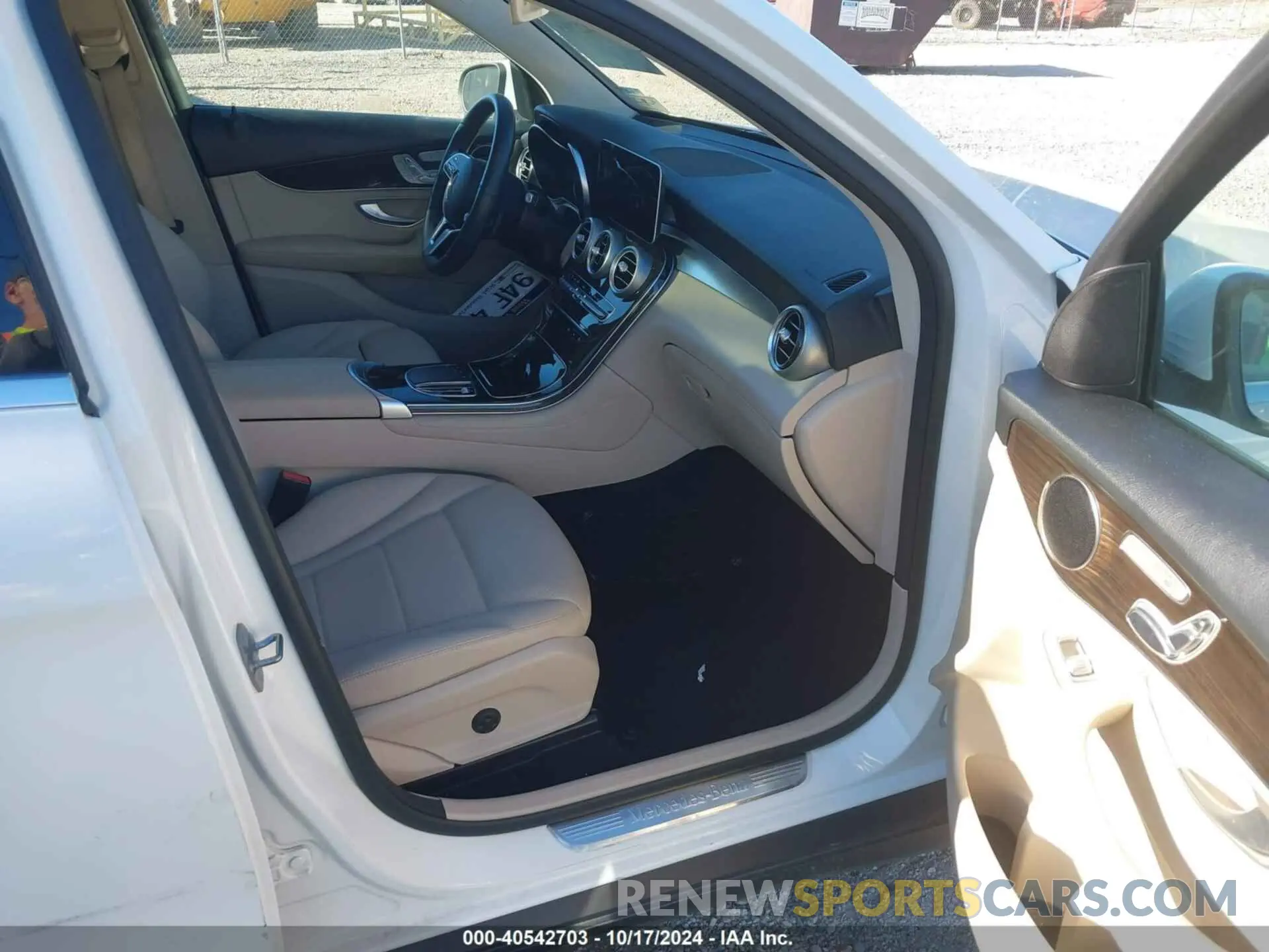 5 Photograph of a damaged car WDC0G8EB1LF717605 MERCEDES-BENZ GLC 300 2020