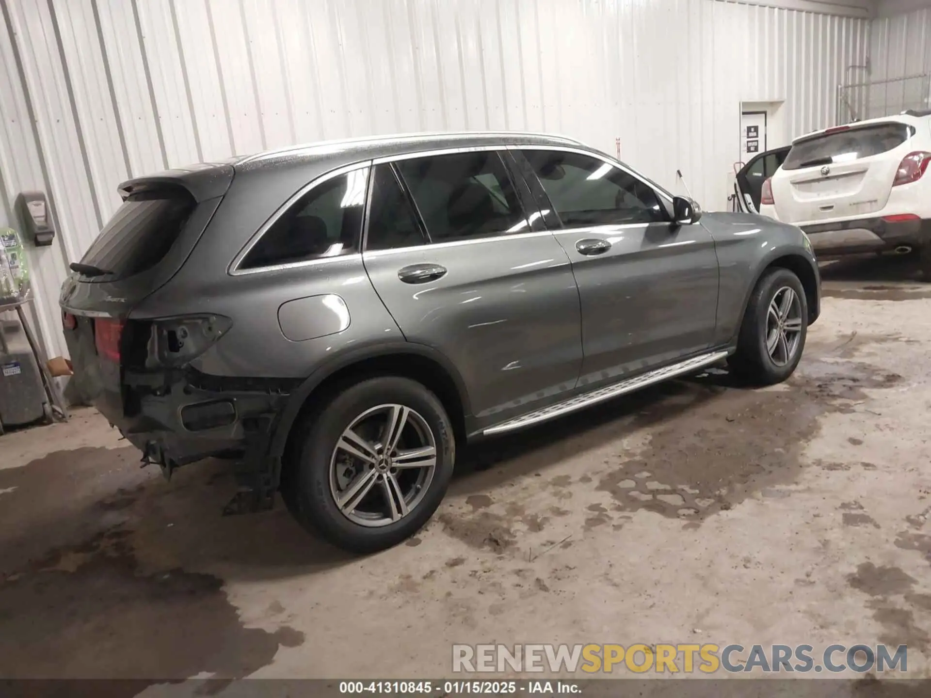 4 Photograph of a damaged car WDC0G8EB1LF743122 MERCEDES-BENZ GLC 300 2020