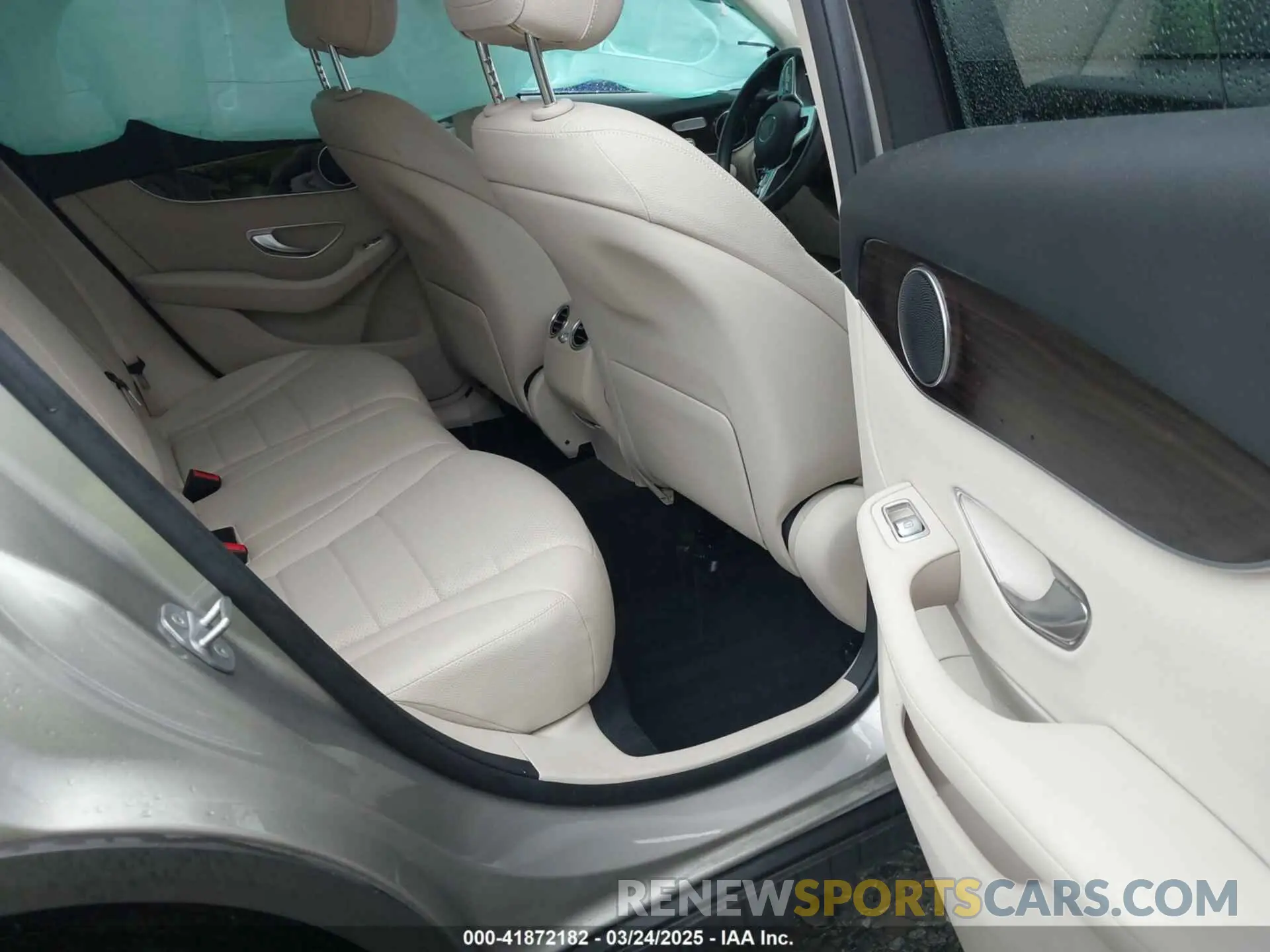 8 Photograph of a damaged car WDC0G8EB1LF744559 MERCEDES-BENZ GLC 300 2020