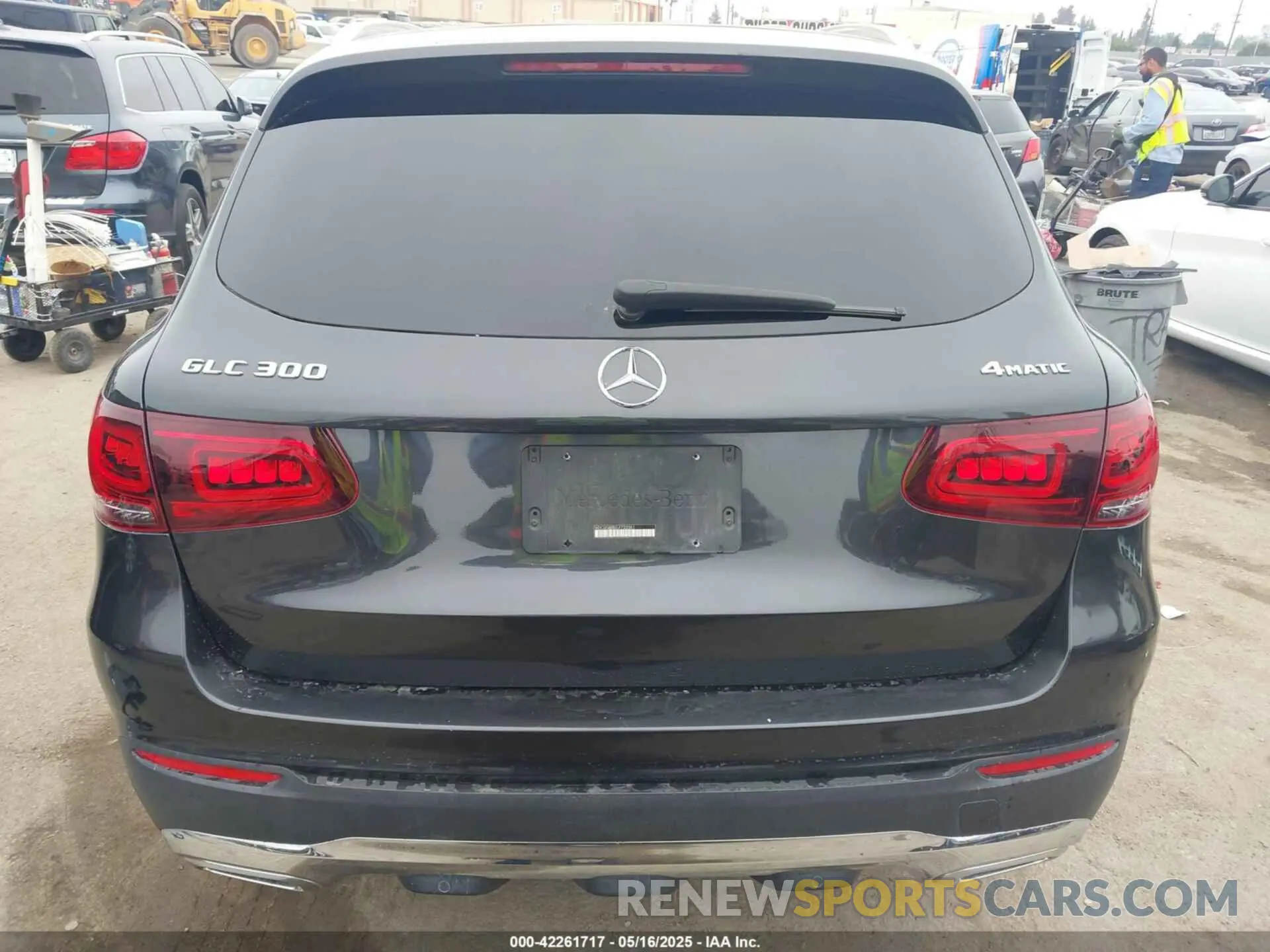 17 Photograph of a damaged car WDC0G8EB2LF722361 MERCEDES-BENZ GLC 300 2020