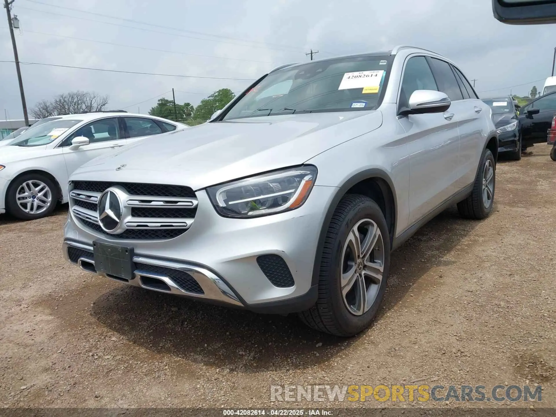 2 Photograph of a damaged car WDC0G8EB3LF673655 MERCEDES-BENZ GLC 300 2020