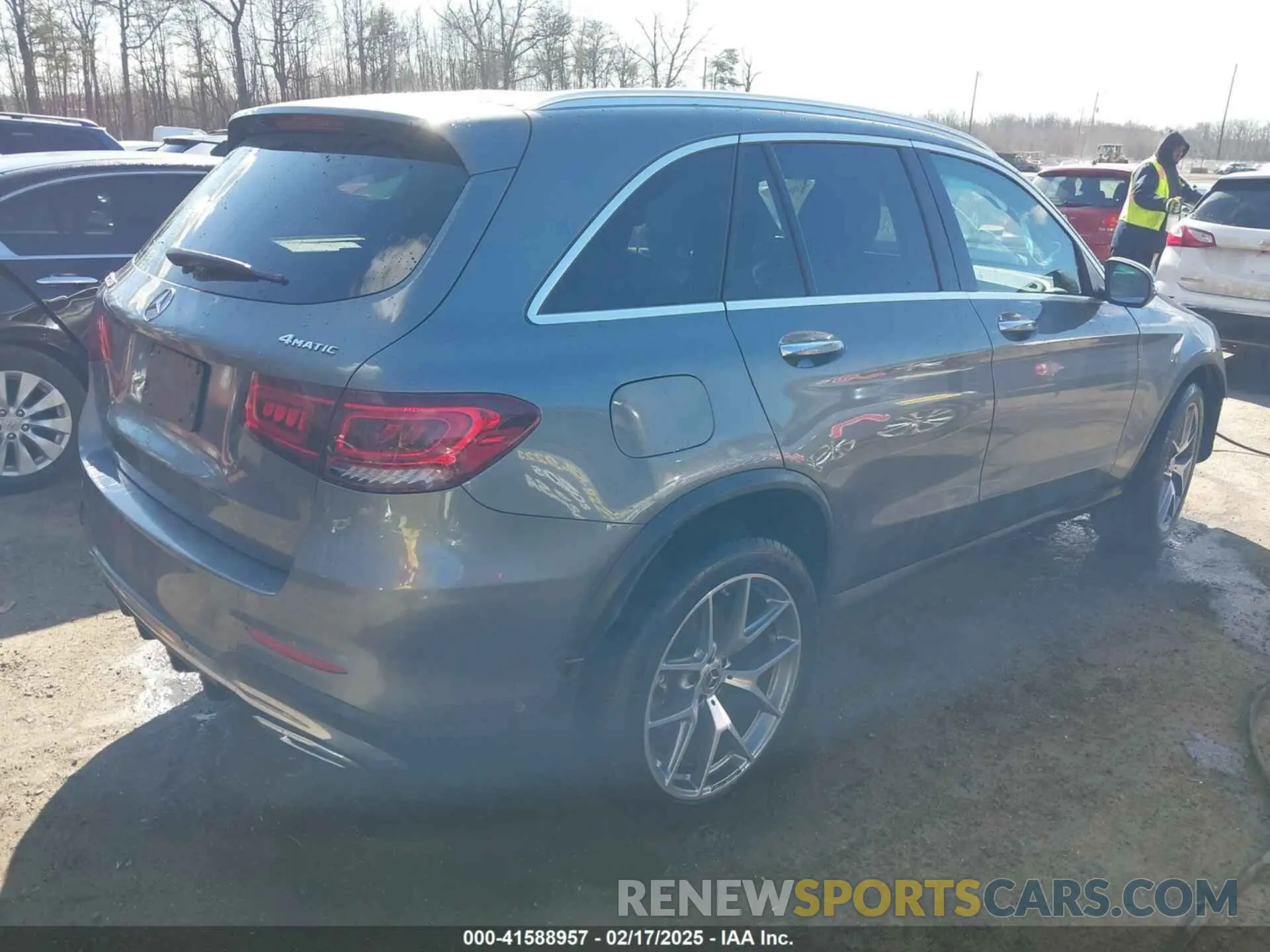 4 Photograph of a damaged car WDC0G8EB3LF695087 MERCEDES-BENZ GLC 300 2020