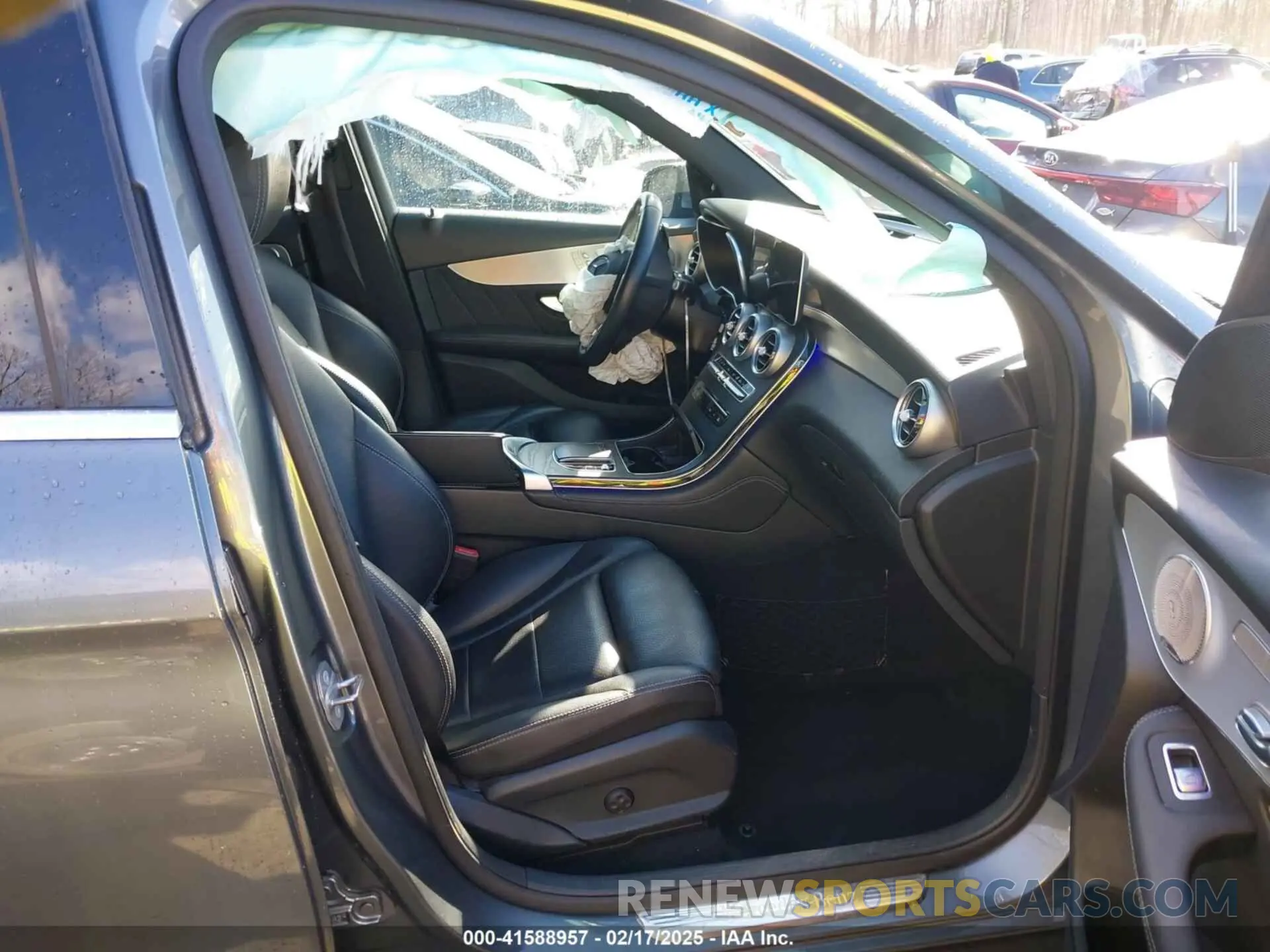 5 Photograph of a damaged car WDC0G8EB3LF695087 MERCEDES-BENZ GLC 300 2020