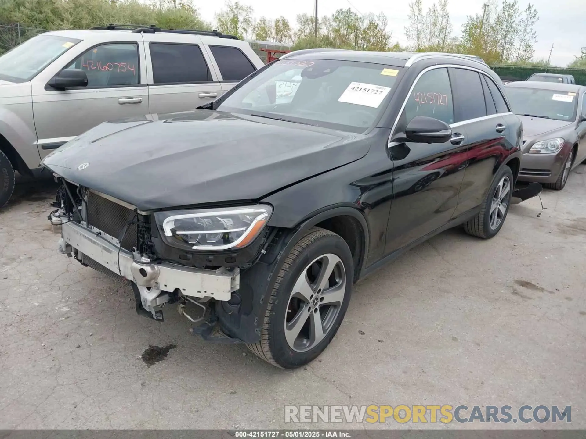 2 Photograph of a damaged car WDC0G8EB4LF678511 MERCEDES-BENZ GLC 300 2020