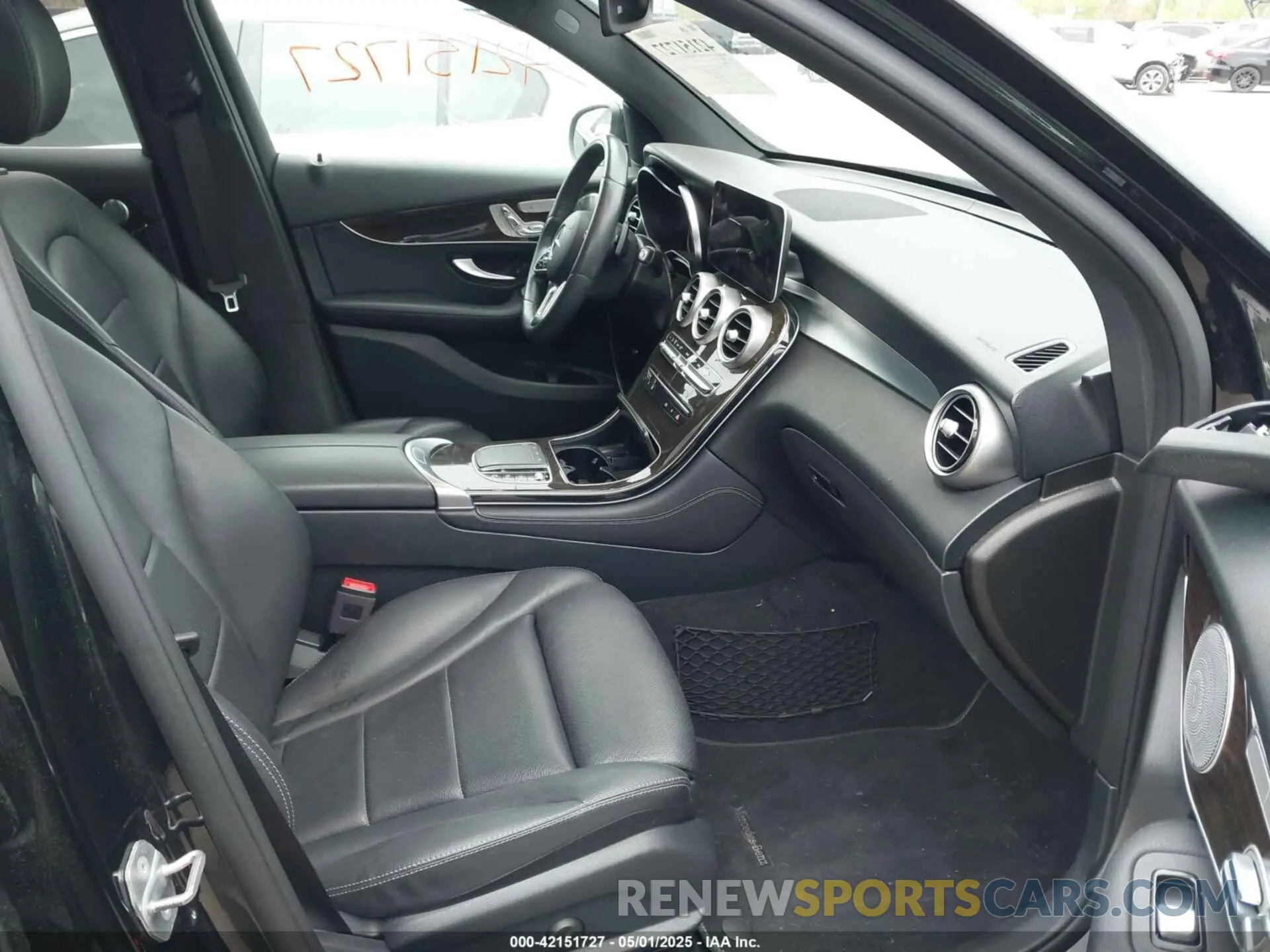 5 Photograph of a damaged car WDC0G8EB4LF678511 MERCEDES-BENZ GLC 300 2020